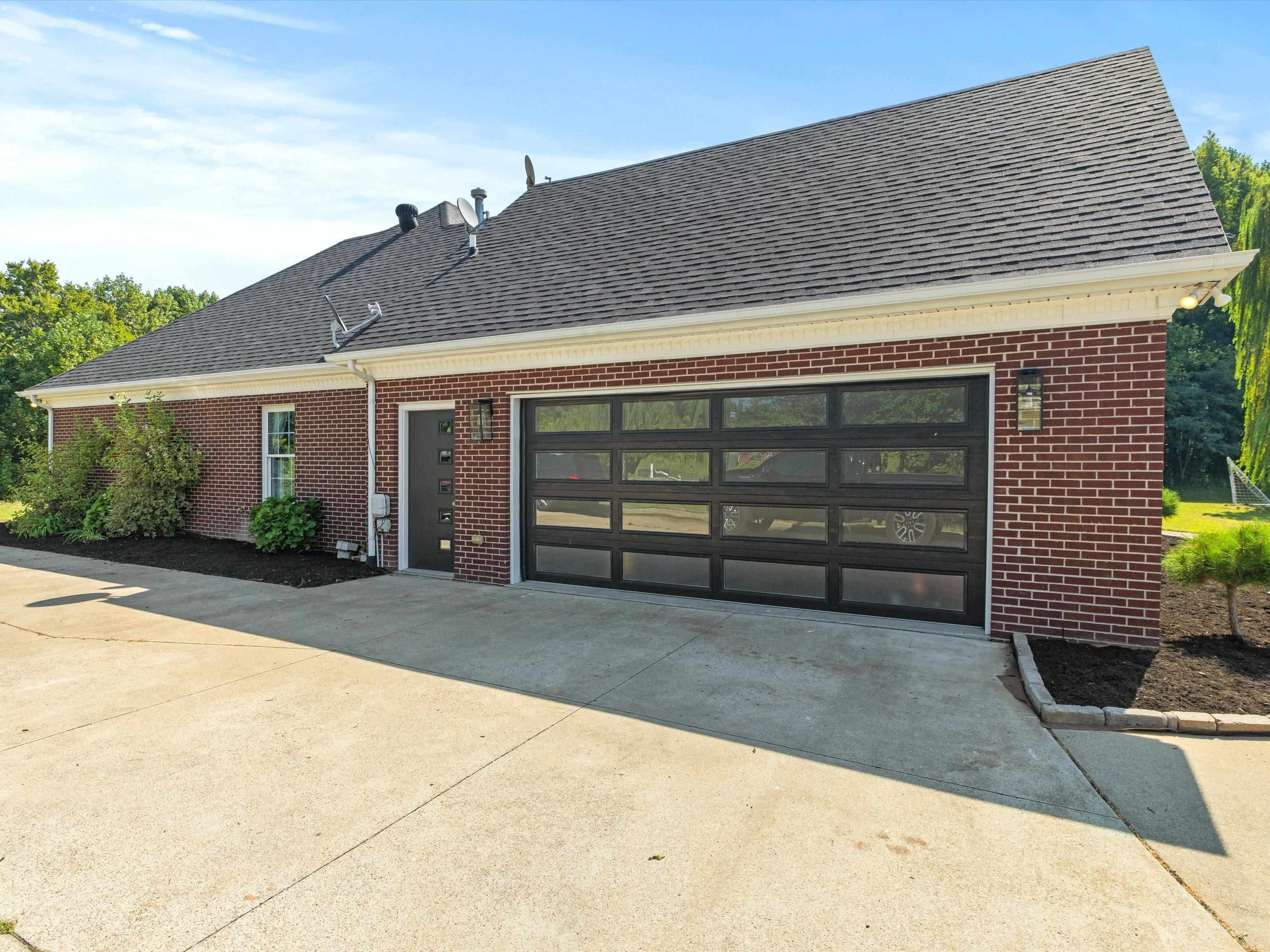 5103 HWY 60, Owensboro, Kentucky 42301, 5 Bedrooms Bedrooms, ,3 BathroomsBathrooms,Single Family Residence,For Sale,HWY 60,90491