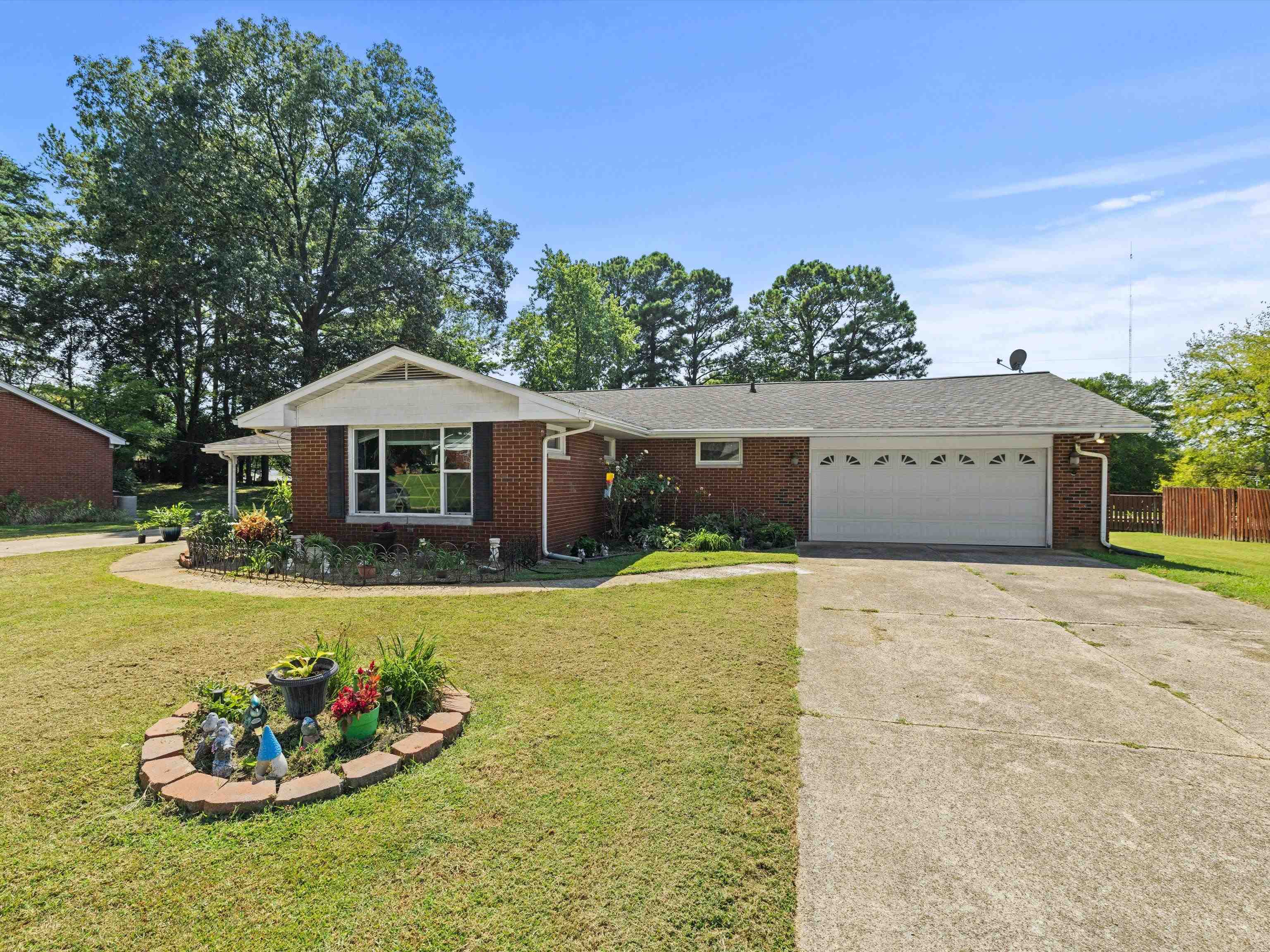 1006 Watson Lane, Henderson, Kentucky 42420, 5 Bedrooms Bedrooms, ,3 BathroomsBathrooms,Single Family Residence,For Sale,Watson Lane,90492