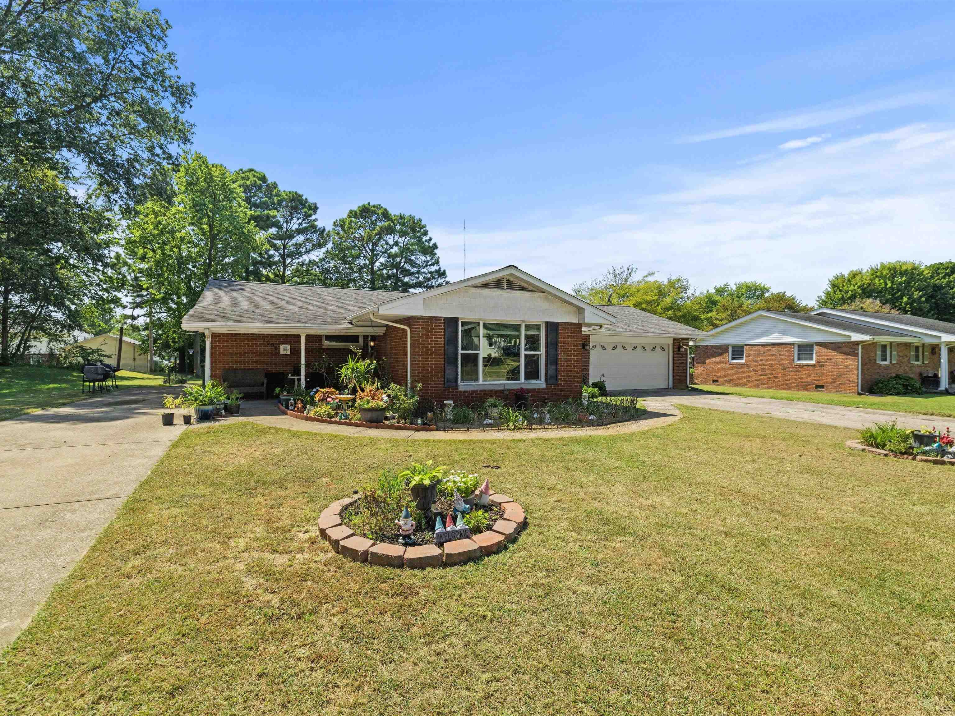 1006 Watson Lane, Henderson, Kentucky 42420, 5 Bedrooms Bedrooms, ,3 BathroomsBathrooms,Single Family Residence,For Sale,Watson Lane,90492