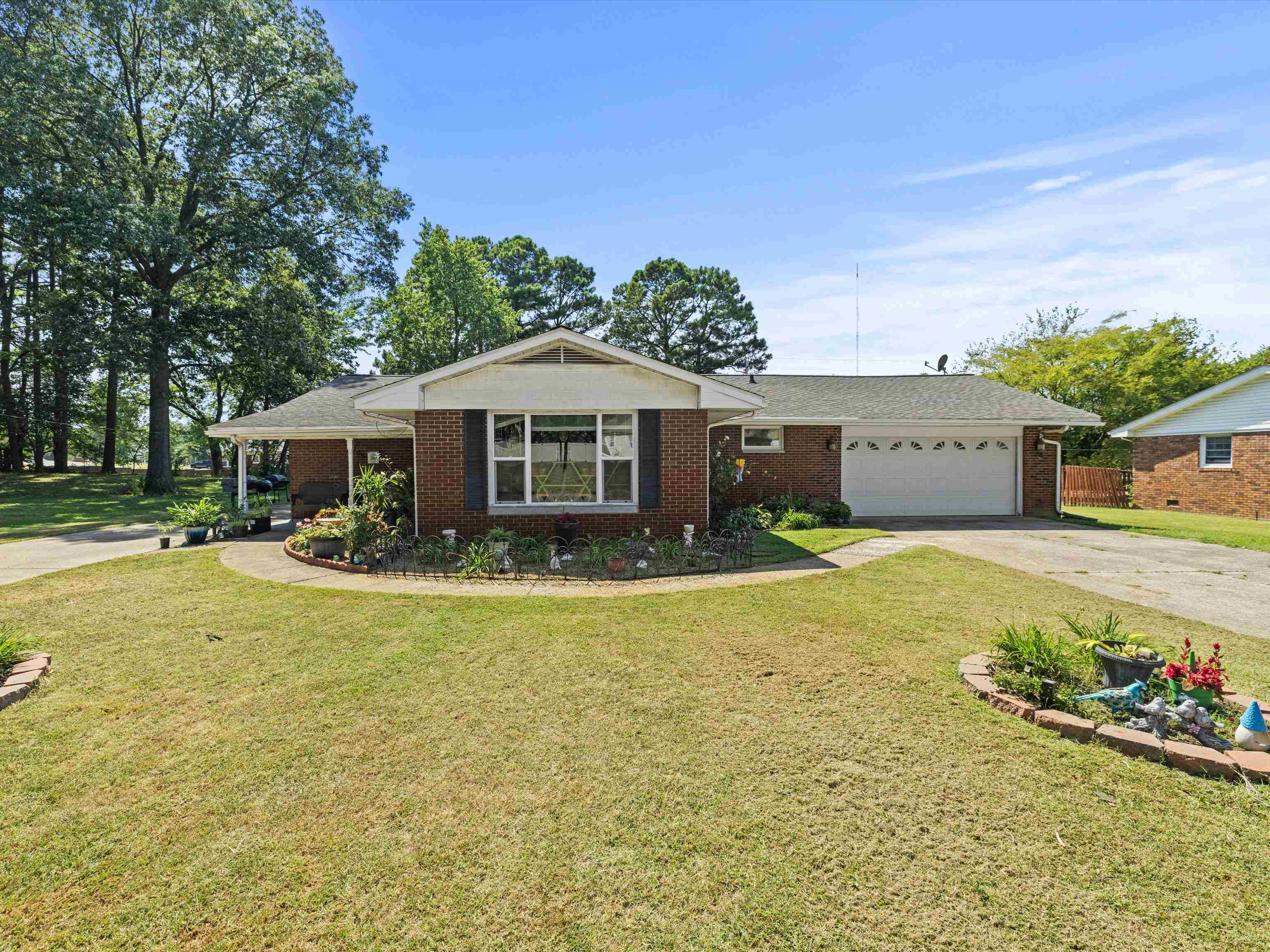 1006 Watson Lane, Henderson, Kentucky 42420, 5 Bedrooms Bedrooms, ,3 BathroomsBathrooms,Single Family Residence,For Sale,Watson Lane,90492