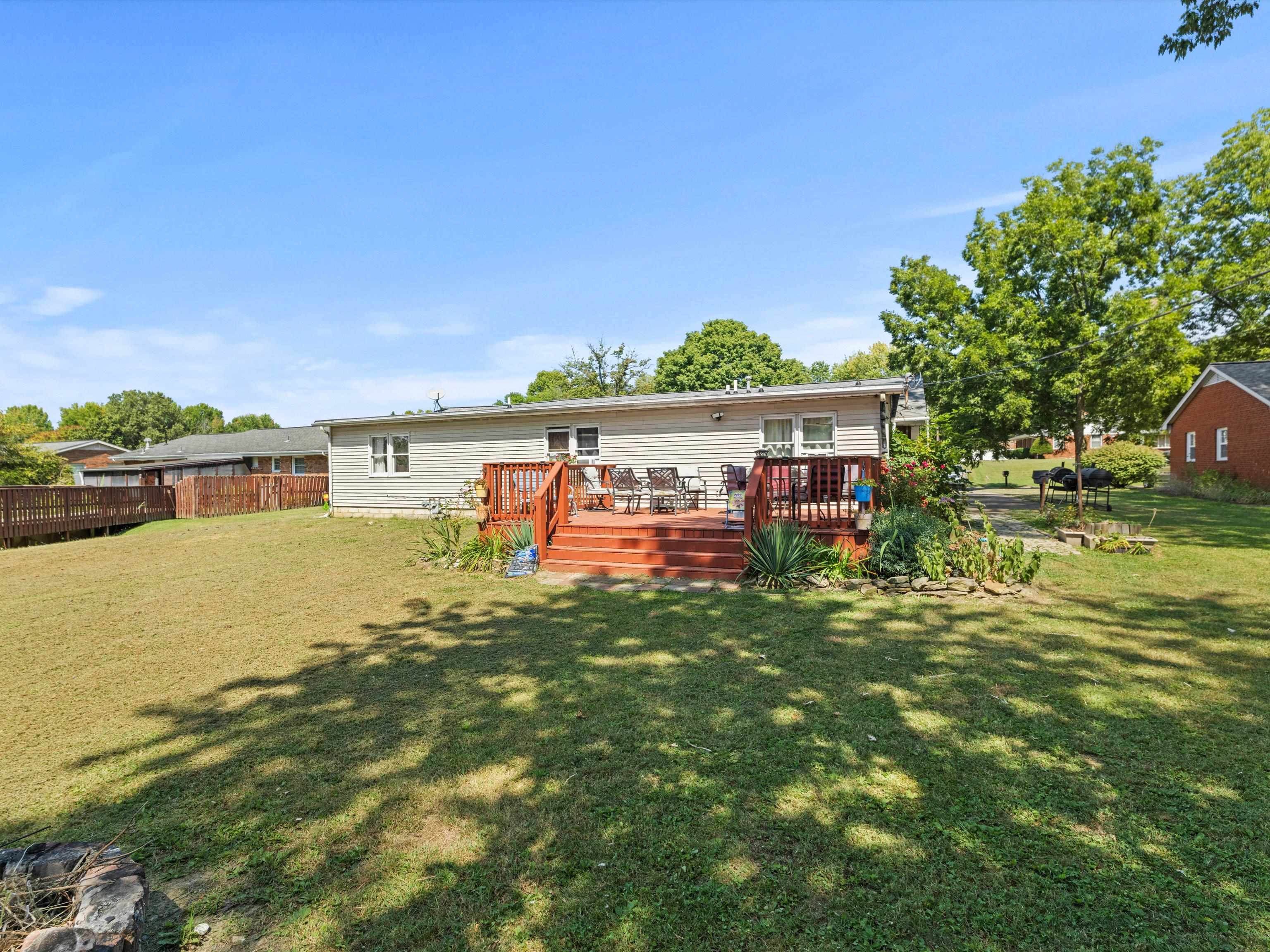 1006 Watson Lane, Henderson, Kentucky 42420, 5 Bedrooms Bedrooms, ,3 BathroomsBathrooms,Single Family Residence,For Sale,Watson Lane,90492