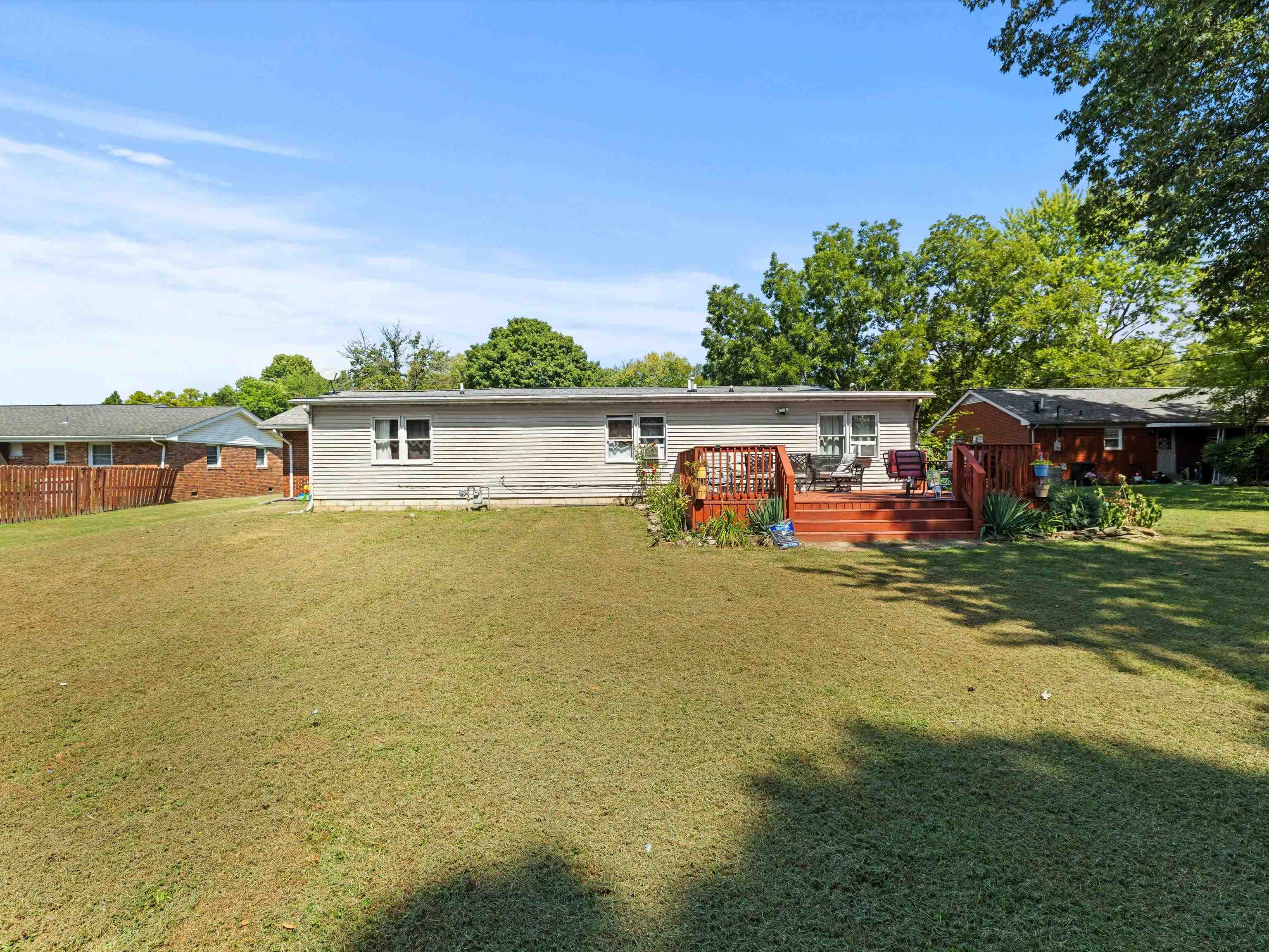 1006 Watson Lane, Henderson, Kentucky 42420, 5 Bedrooms Bedrooms, ,3 BathroomsBathrooms,Single Family Residence,For Sale,Watson Lane,90492