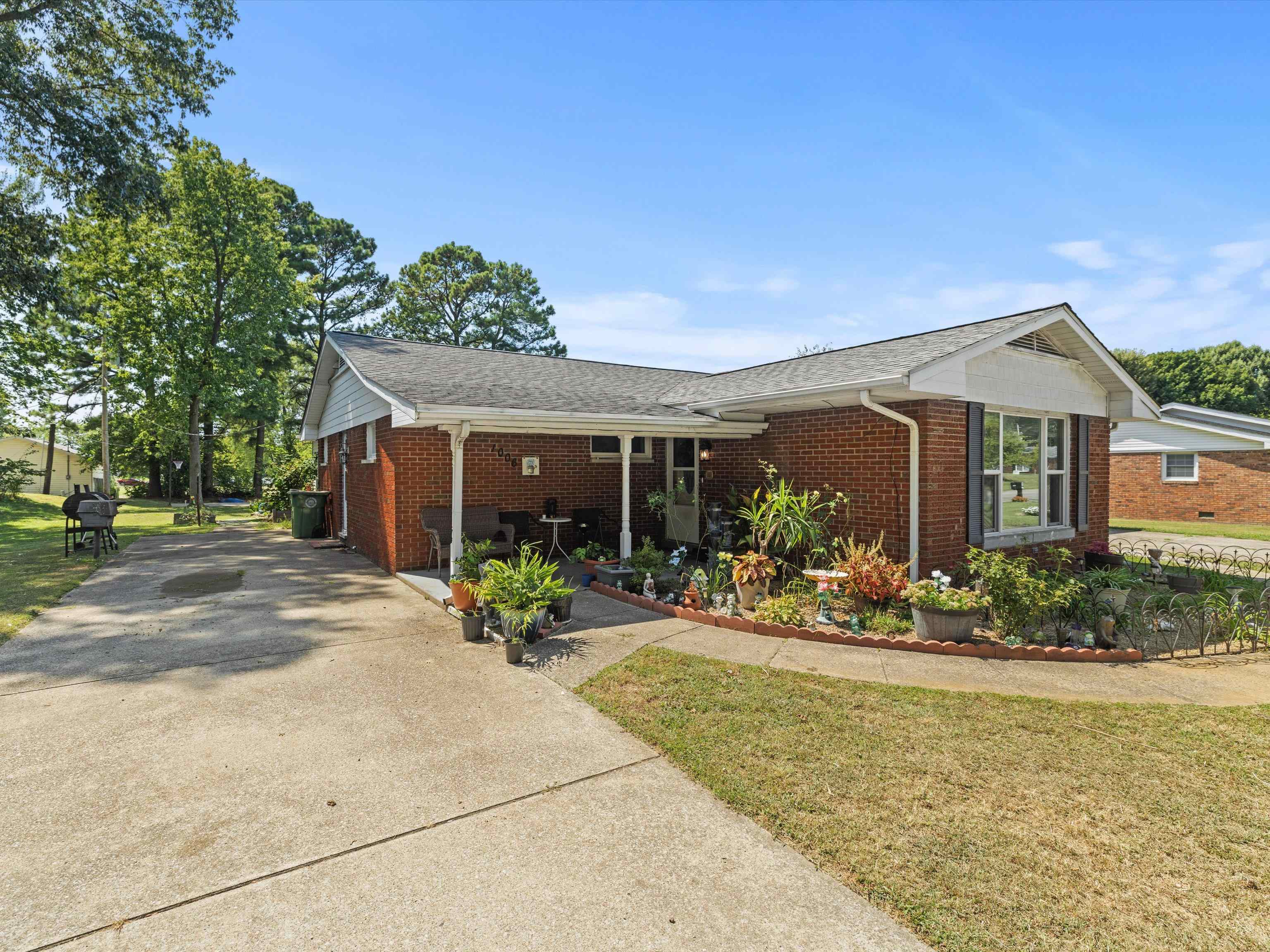 1006 Watson Lane, Henderson, Kentucky 42420, 5 Bedrooms Bedrooms, ,3 BathroomsBathrooms,Single Family Residence,For Sale,Watson Lane,90492
