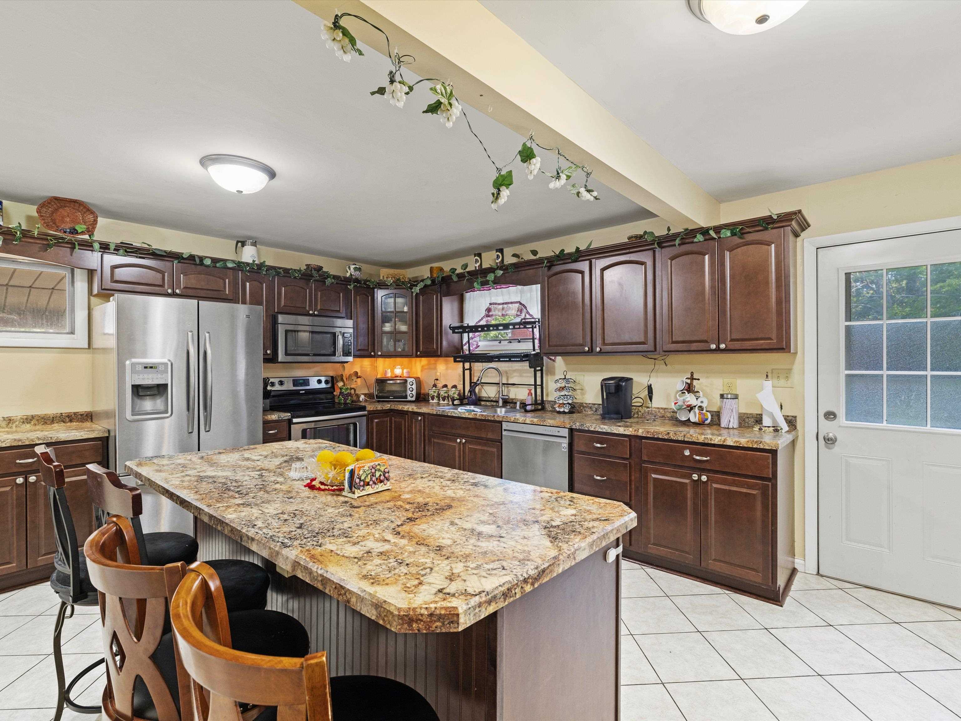 1006 Watson Lane, Henderson, Kentucky 42420, 5 Bedrooms Bedrooms, ,3 BathroomsBathrooms,Single Family Residence,For Sale,Watson Lane,90492
