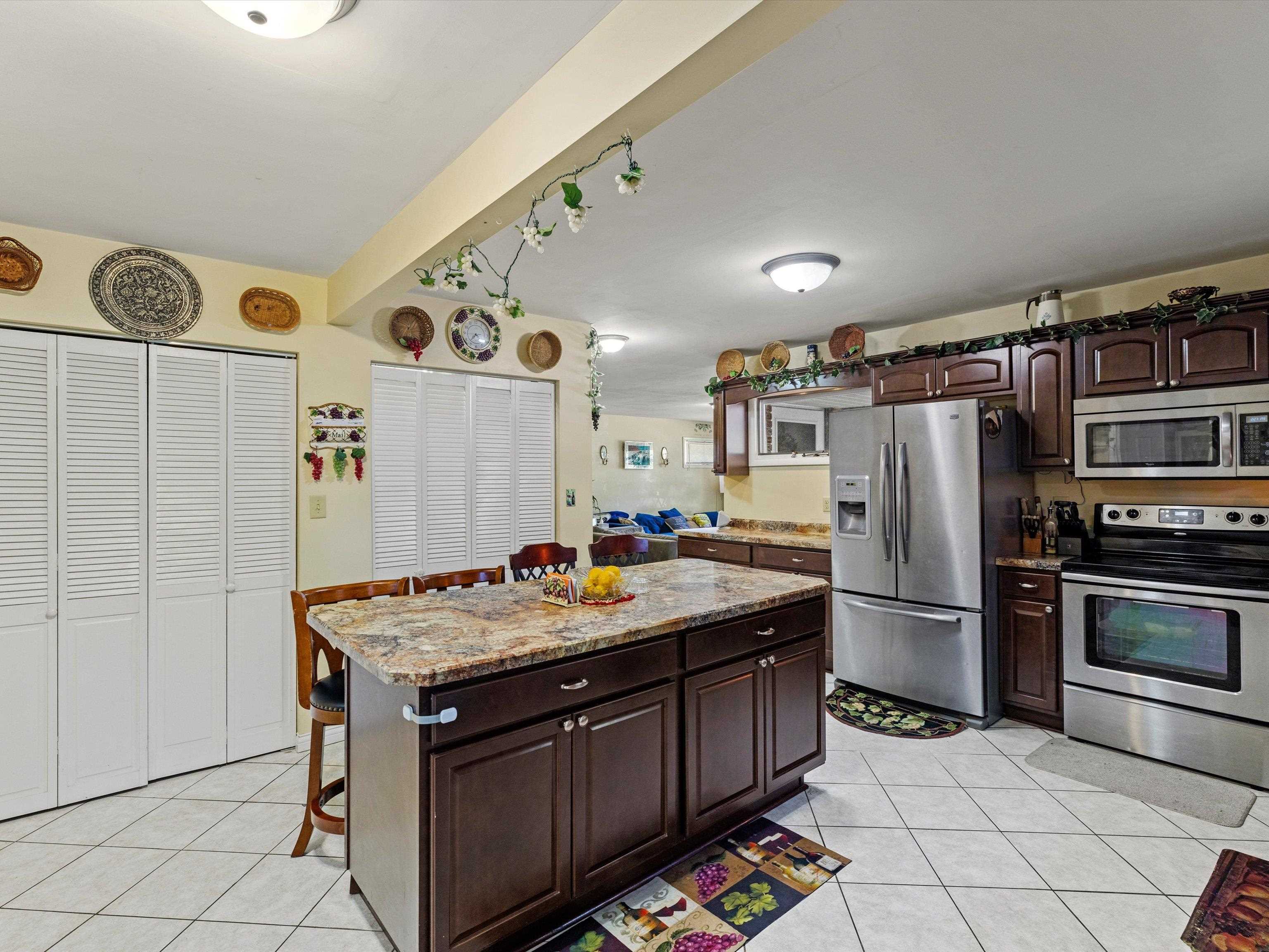 1006 Watson Lane, Henderson, Kentucky 42420, 5 Bedrooms Bedrooms, ,3 BathroomsBathrooms,Single Family Residence,For Sale,Watson Lane,90492