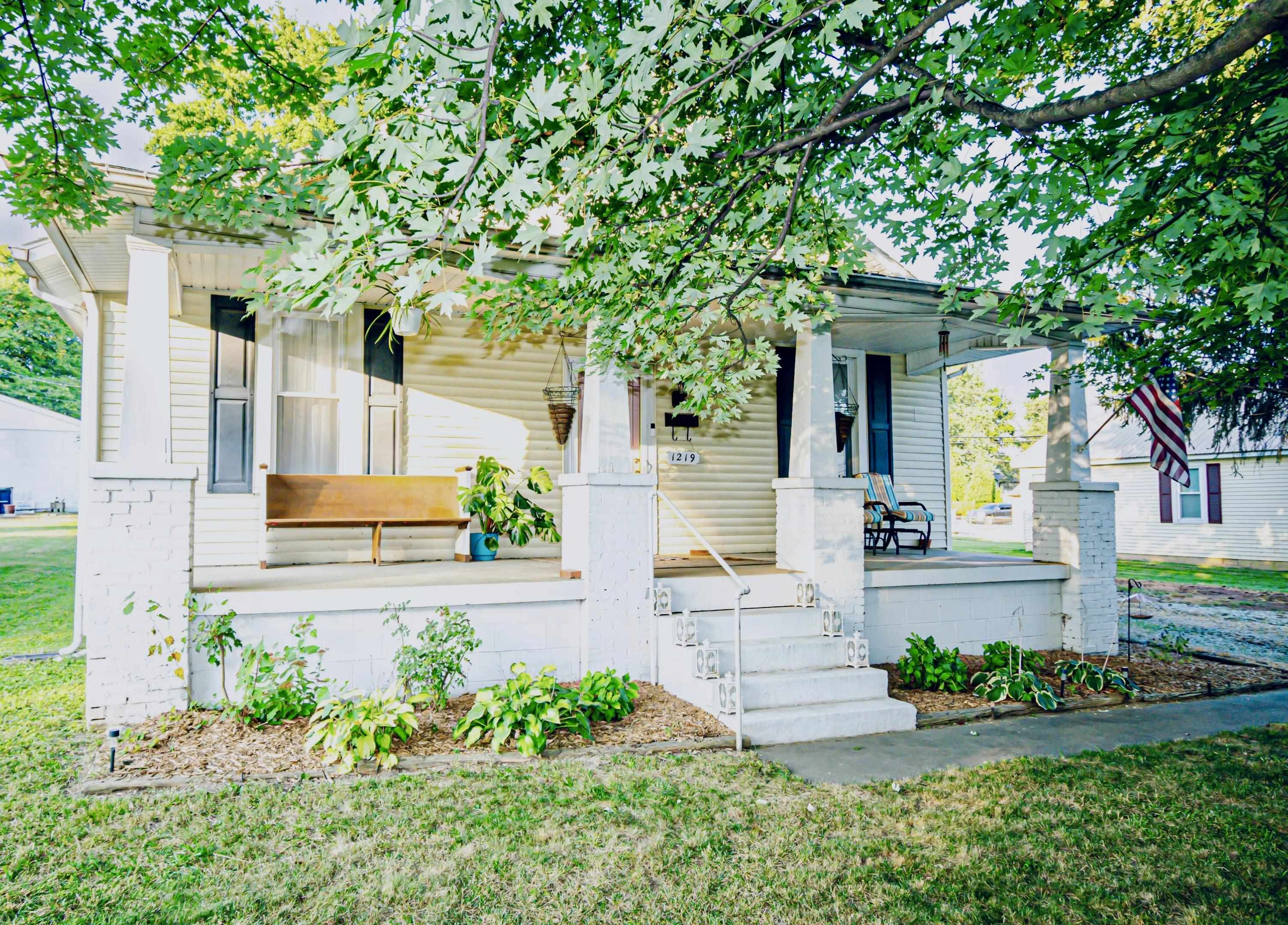 1219 Madison St, Henderson, Kentucky 42420, 3 Bedrooms Bedrooms, ,1 BathroomBathrooms,Single Family Residence,For Sale,Madison St,90493