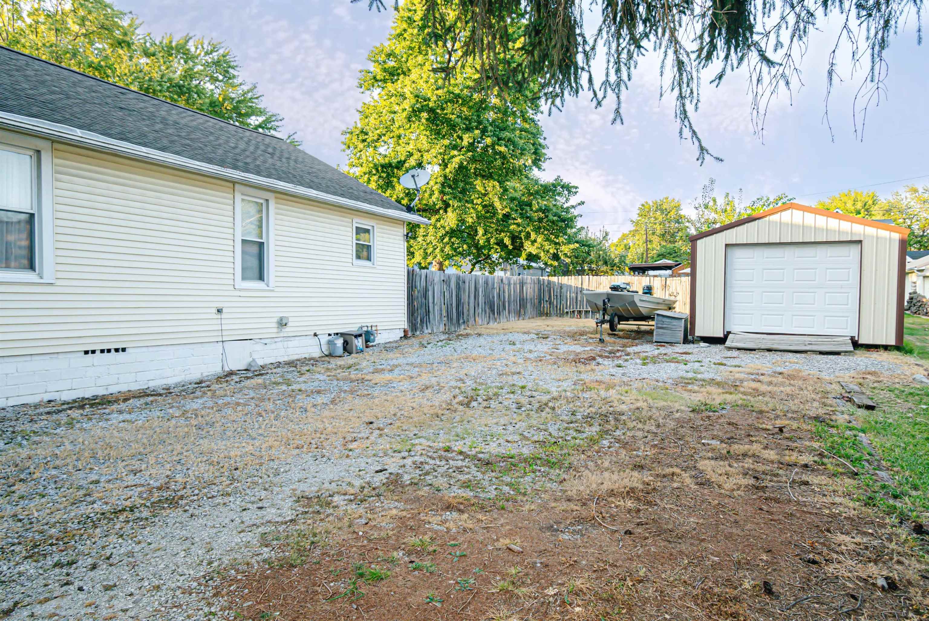 1219 Madison St, Henderson, Kentucky 42420, 3 Bedrooms Bedrooms, ,1 BathroomBathrooms,Single Family Residence,For Sale,Madison St,90493