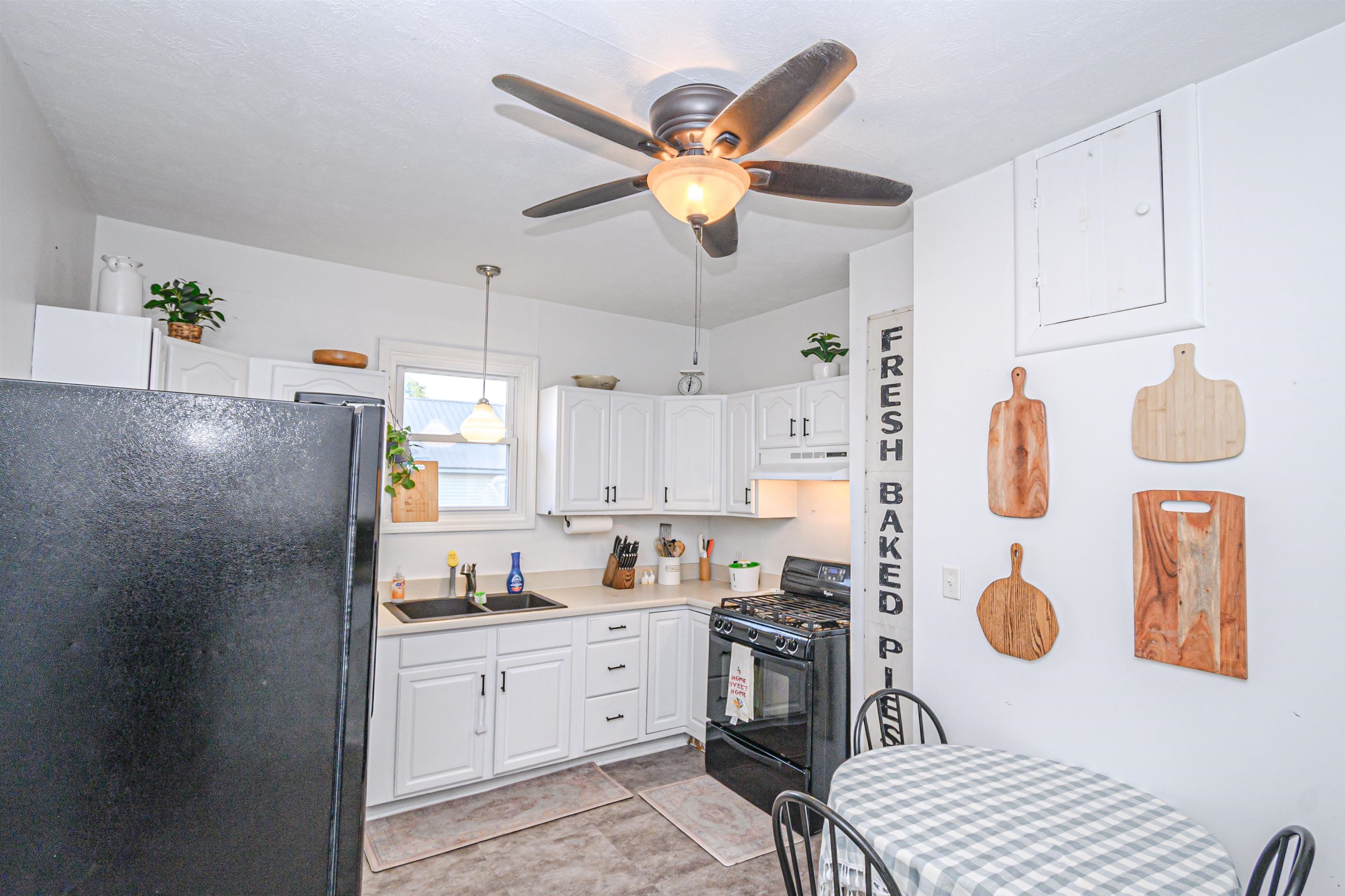 1219 Madison St, Henderson, Kentucky 42420, 3 Bedrooms Bedrooms, ,1 BathroomBathrooms,Single Family Residence,For Sale,Madison St,90493