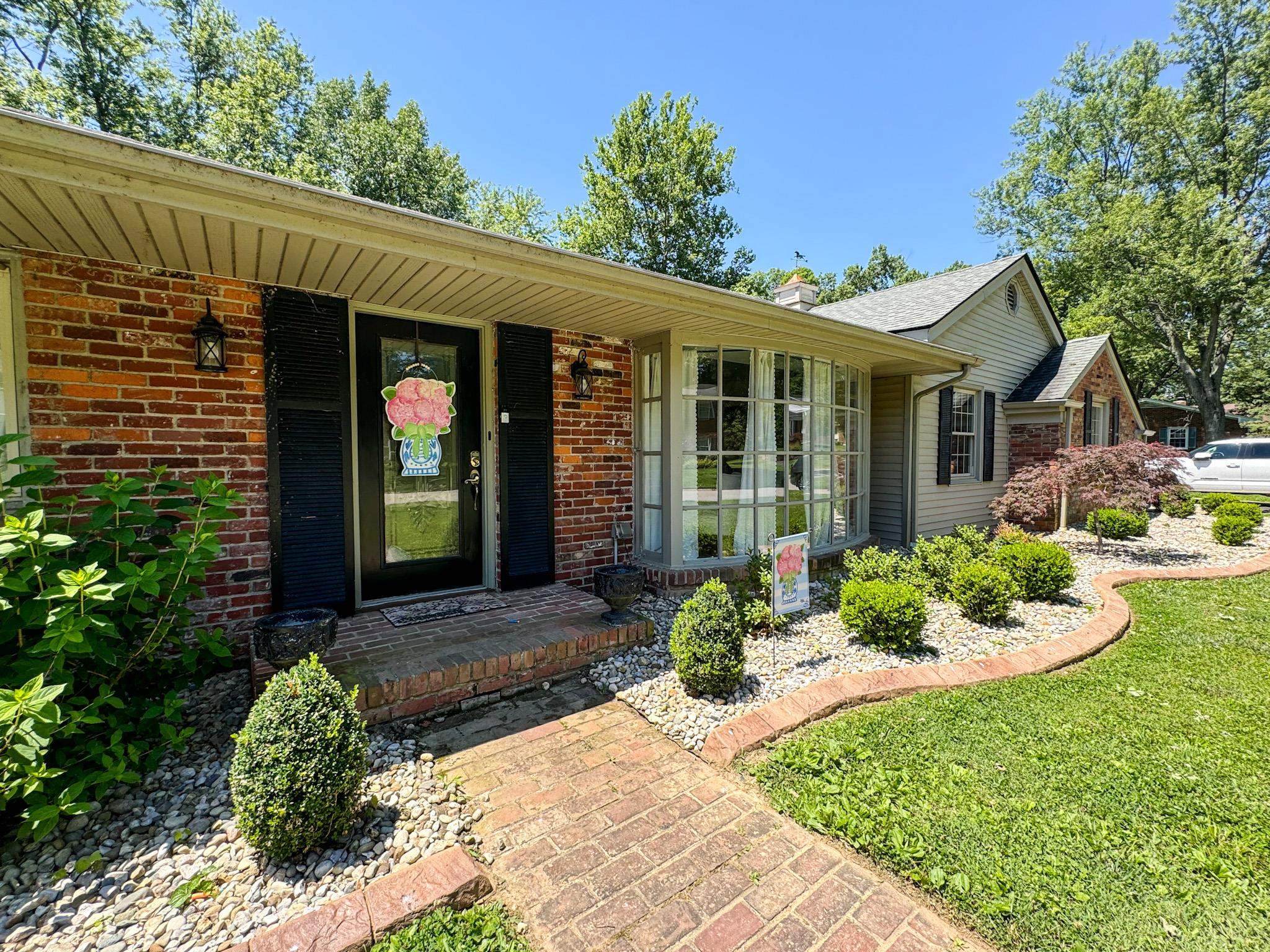 1220 Hickory Ln, Owensboro, Kentucky 42303, 3 Bedrooms Bedrooms, ,2 BathroomsBathrooms,Ranch,For Sale,Hickory Ln,90494
