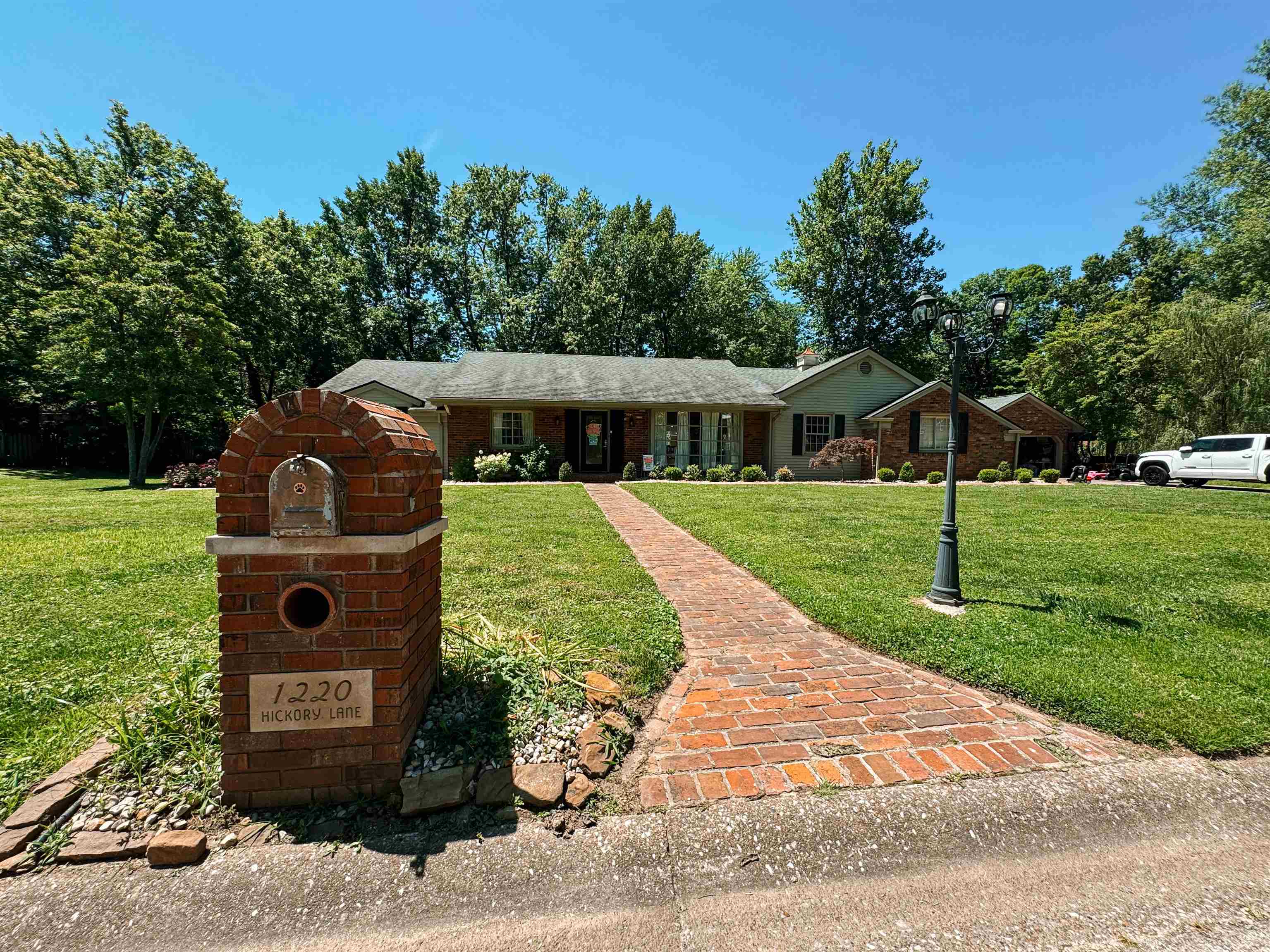 1220 Hickory Ln, Owensboro, Kentucky 42303, 3 Bedrooms Bedrooms, ,2 BathroomsBathrooms,Ranch,For Sale,Hickory Ln,90494