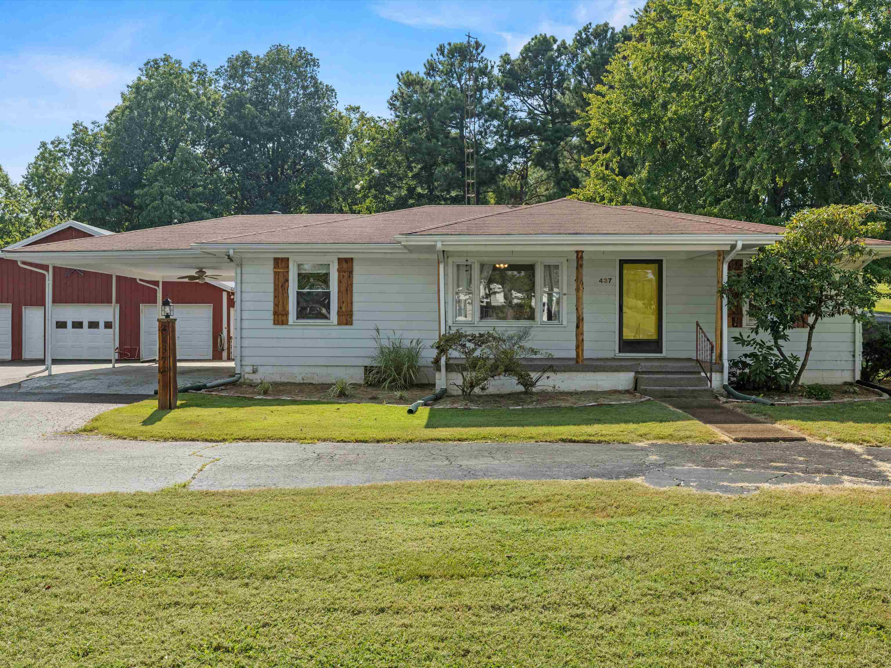 437 State Route 136 W, Calhoun, Kentucky 42327, 2 Bedrooms Bedrooms, ,1 BathroomBathrooms,Single Family Residence,For Sale,State Route 136 W,90499