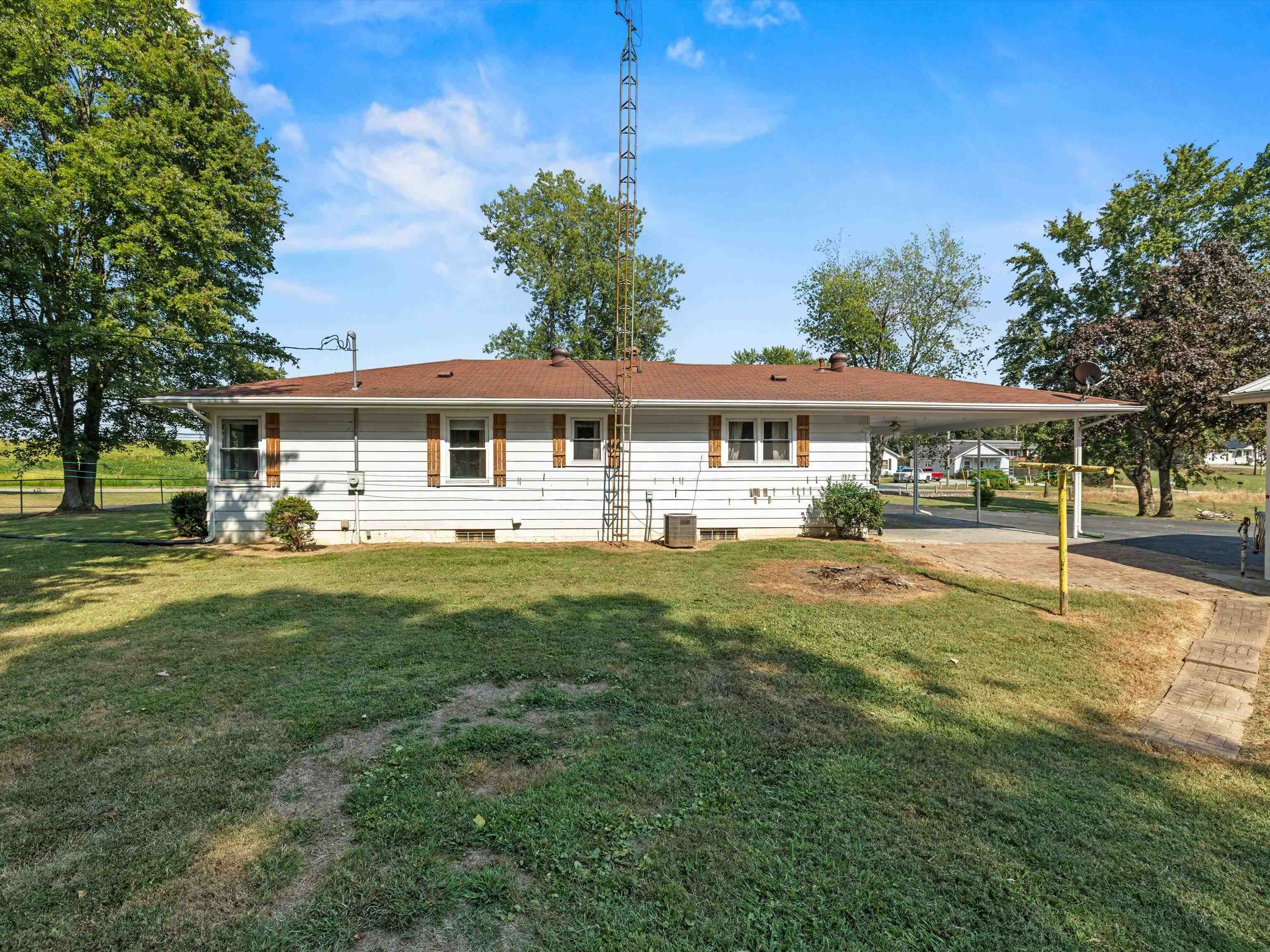 437 State Route 136 W, Calhoun, Kentucky 42327, 2 Bedrooms Bedrooms, ,1 BathroomBathrooms,Single Family Residence,For Sale,State Route 136 W,90499