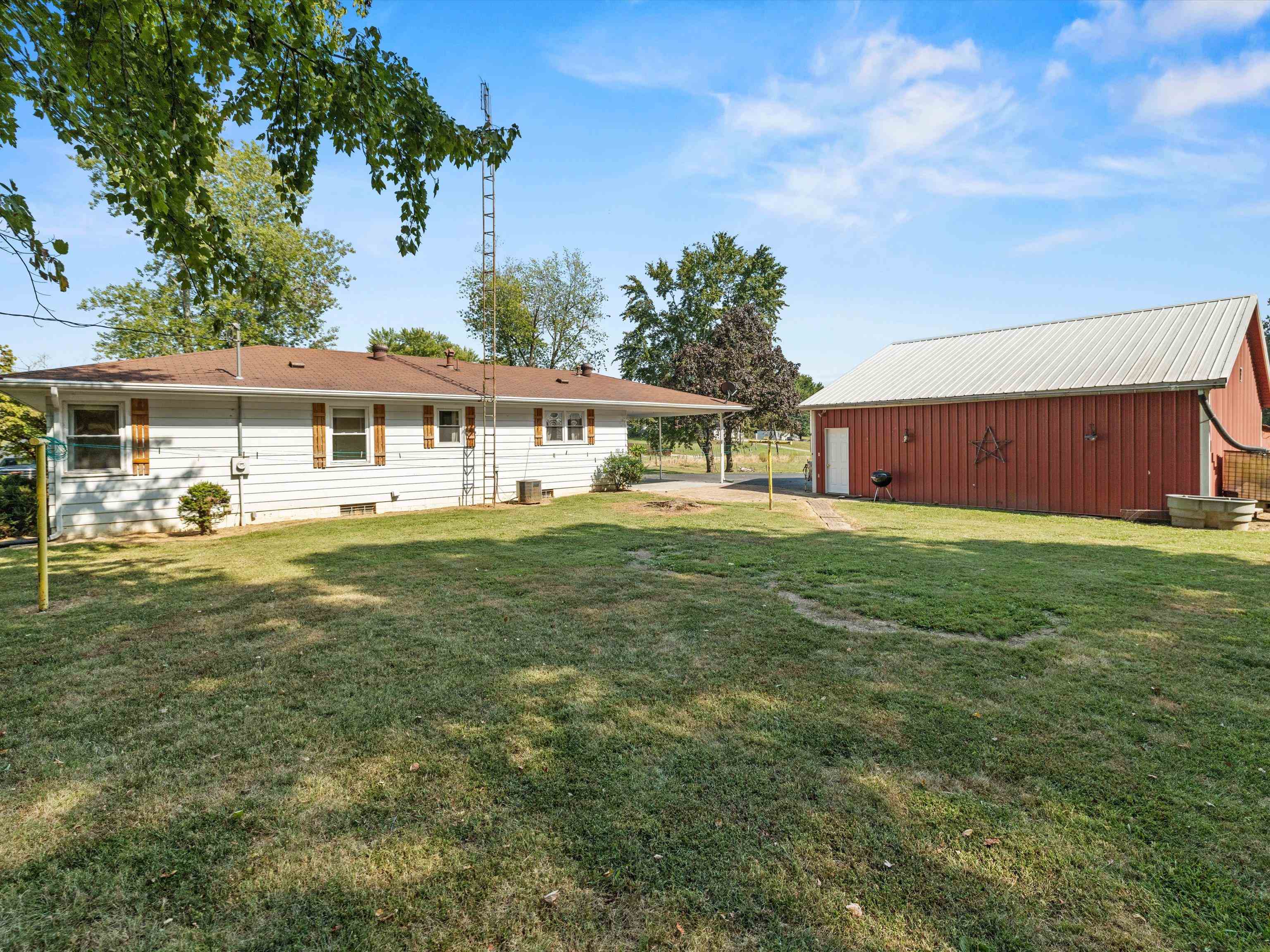 437 State Route 136 W, Calhoun, Kentucky 42327, 2 Bedrooms Bedrooms, ,1 BathroomBathrooms,Single Family Residence,For Sale,State Route 136 W,90499