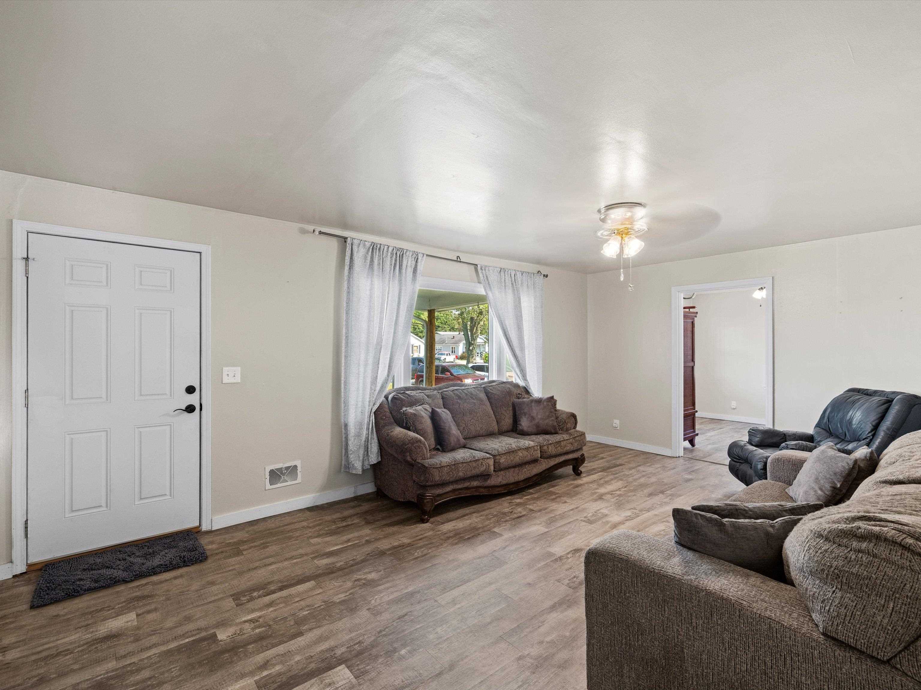 437 State Route 136 W, Calhoun, Kentucky 42327, 2 Bedrooms Bedrooms, ,1 BathroomBathrooms,Single Family Residence,For Sale,State Route 136 W,90499