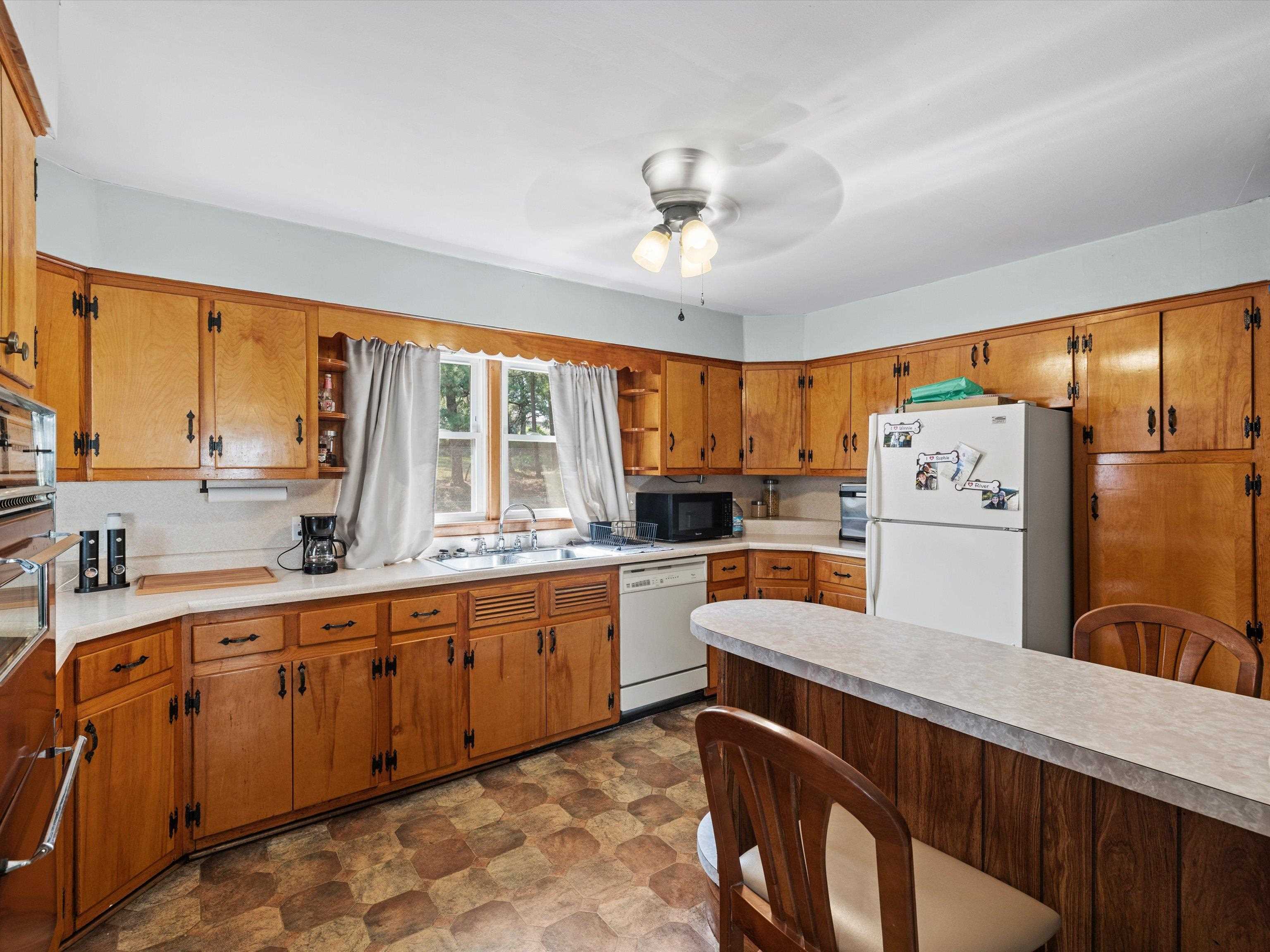437 State Route 136 W, Calhoun, Kentucky 42327, 2 Bedrooms Bedrooms, ,1 BathroomBathrooms,Single Family Residence,For Sale,State Route 136 W,90499