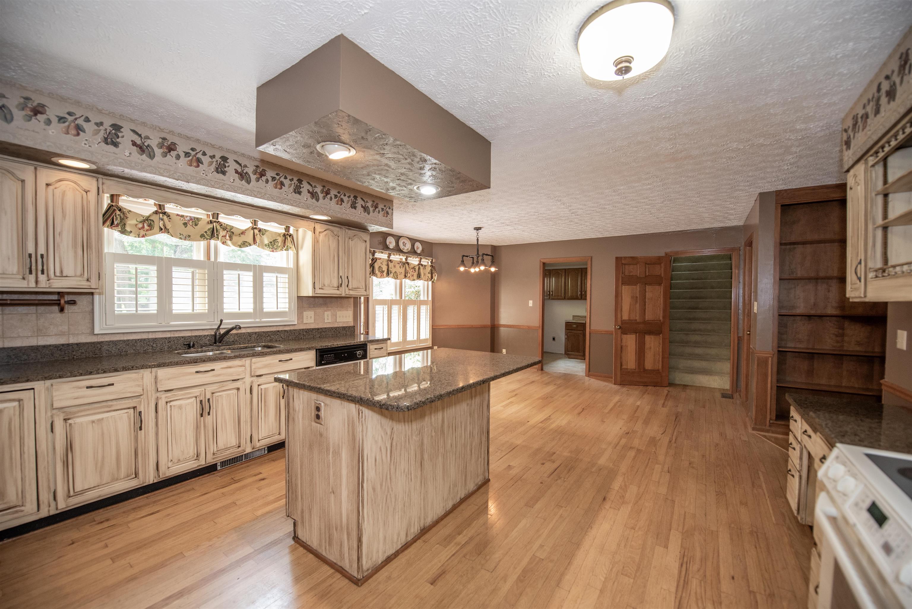 4032 Foxtail Place, Owensboro, Kentucky 42303-0000, 4 Bedrooms Bedrooms, ,2 BathroomsBathrooms,Single Family Residence,For Sale,Foxtail Place,90503