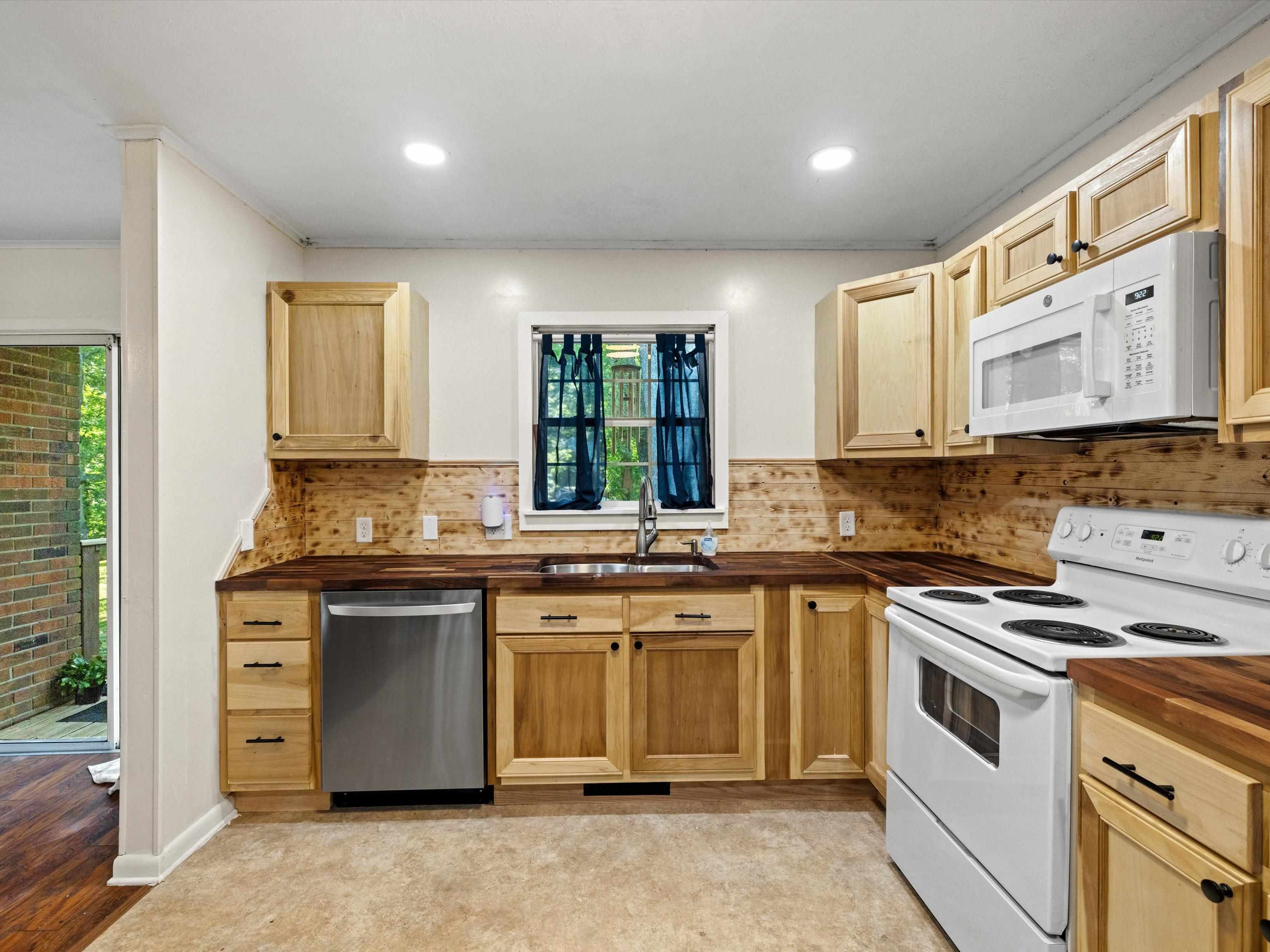 3510 London Pike, Philpot, Kentucky 42366, 3 Bedrooms Bedrooms, ,2 BathroomsBathrooms,Single Family Residence,For Sale,London Pike,90531
