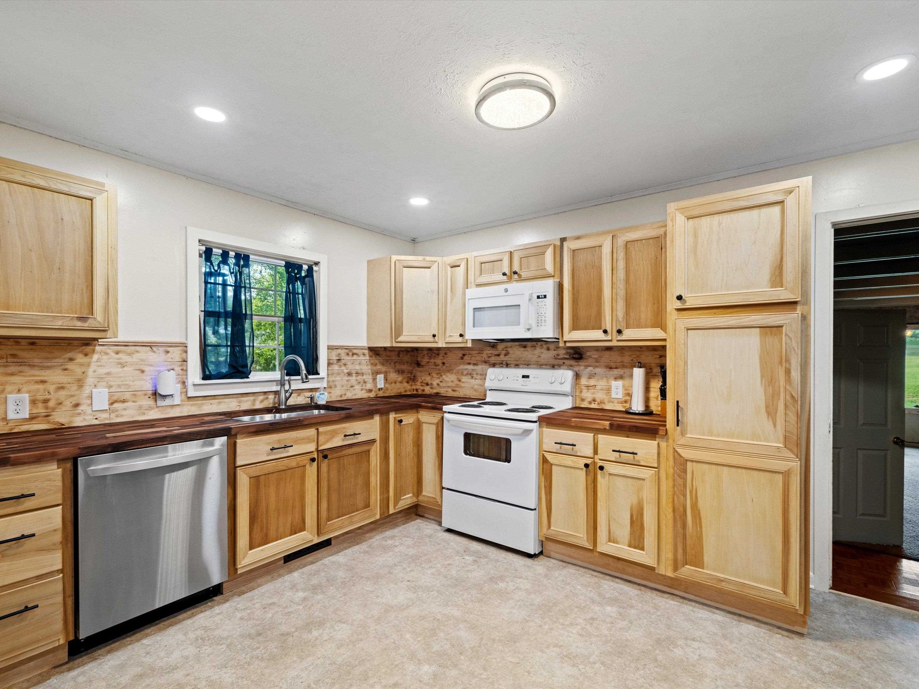 3510 London Pike, Philpot, Kentucky 42366, 3 Bedrooms Bedrooms, ,2 BathroomsBathrooms,Single Family Residence,For Sale,London Pike,90531