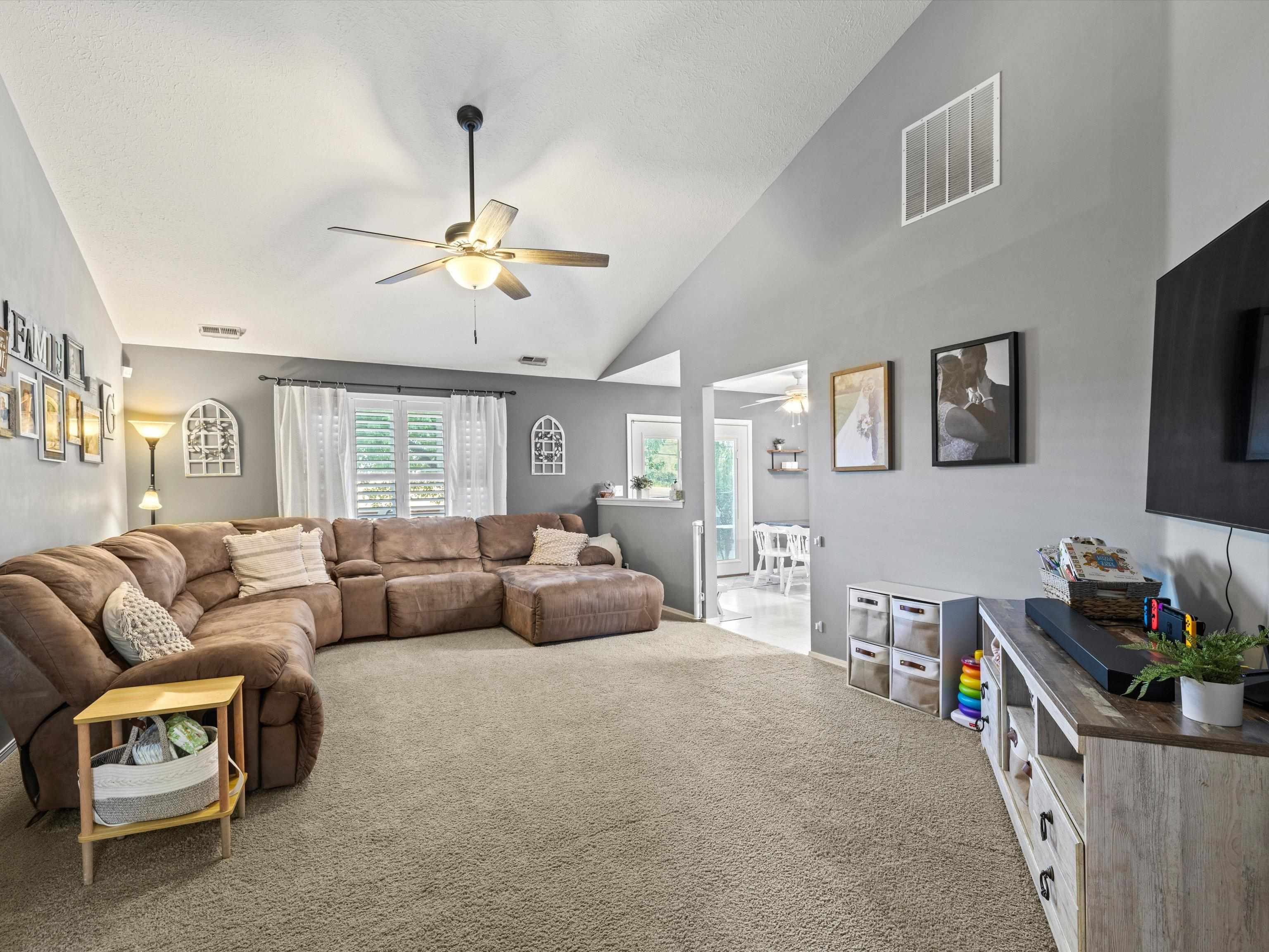 1122 Landing Meadows Dr, Henderson, Kentucky 42420, 3 Bedrooms Bedrooms, ,2 BathroomsBathrooms,Single Family Residence,For Sale,Landing Meadows Dr,90553