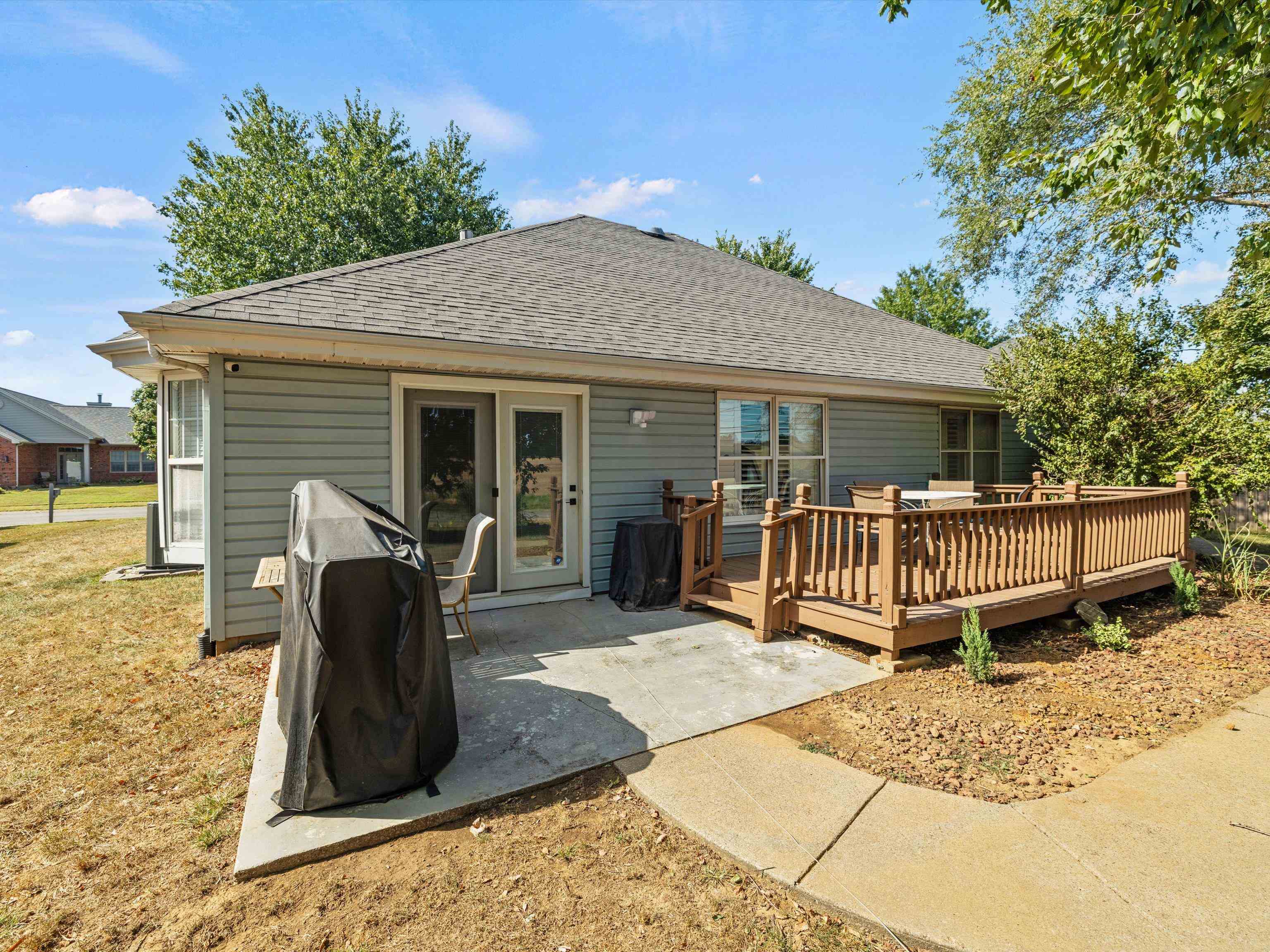 1122 Landing Meadows Dr, Henderson, Kentucky 42420, 3 Bedrooms Bedrooms, ,2 BathroomsBathrooms,Single Family Residence,For Sale,Landing Meadows Dr,90553