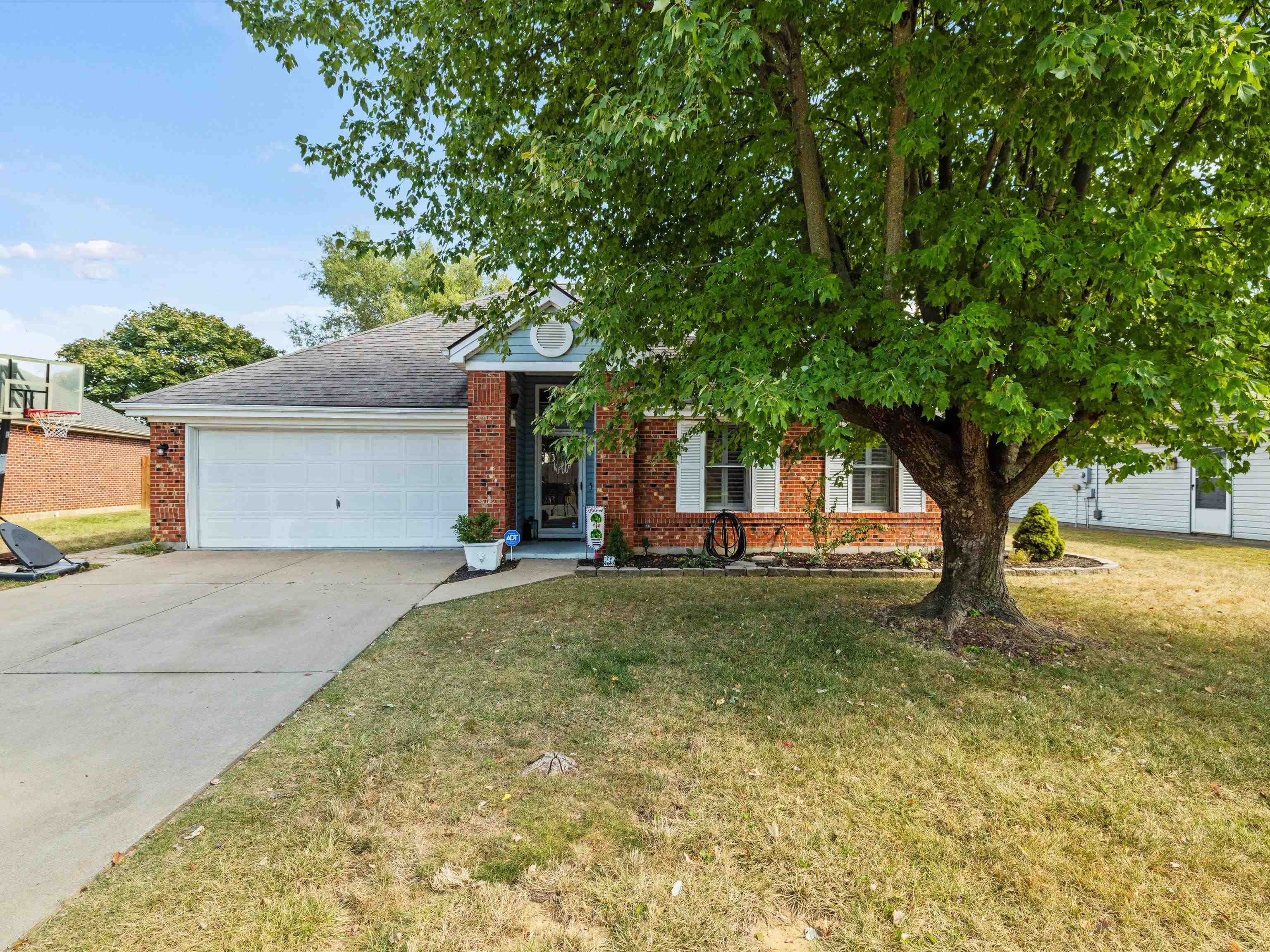 1122 Landing Meadows Dr, Henderson, Kentucky 42420, 3 Bedrooms Bedrooms, ,2 BathroomsBathrooms,Single Family Residence,For Sale,Landing Meadows Dr,90553
