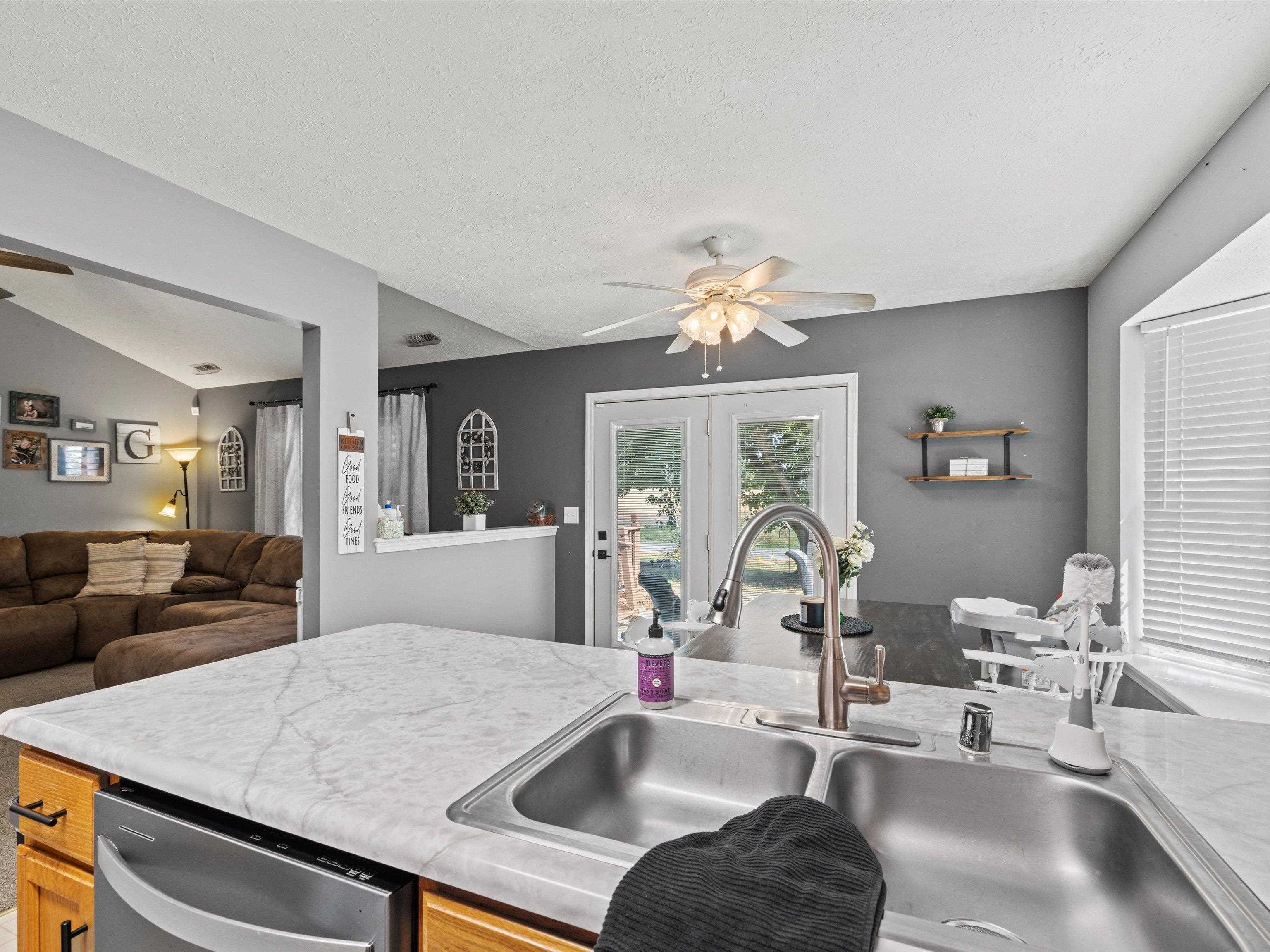 1122 Landing Meadows Dr, Henderson, Kentucky 42420, 3 Bedrooms Bedrooms, ,2 BathroomsBathrooms,Single Family Residence,For Sale,Landing Meadows Dr,90553