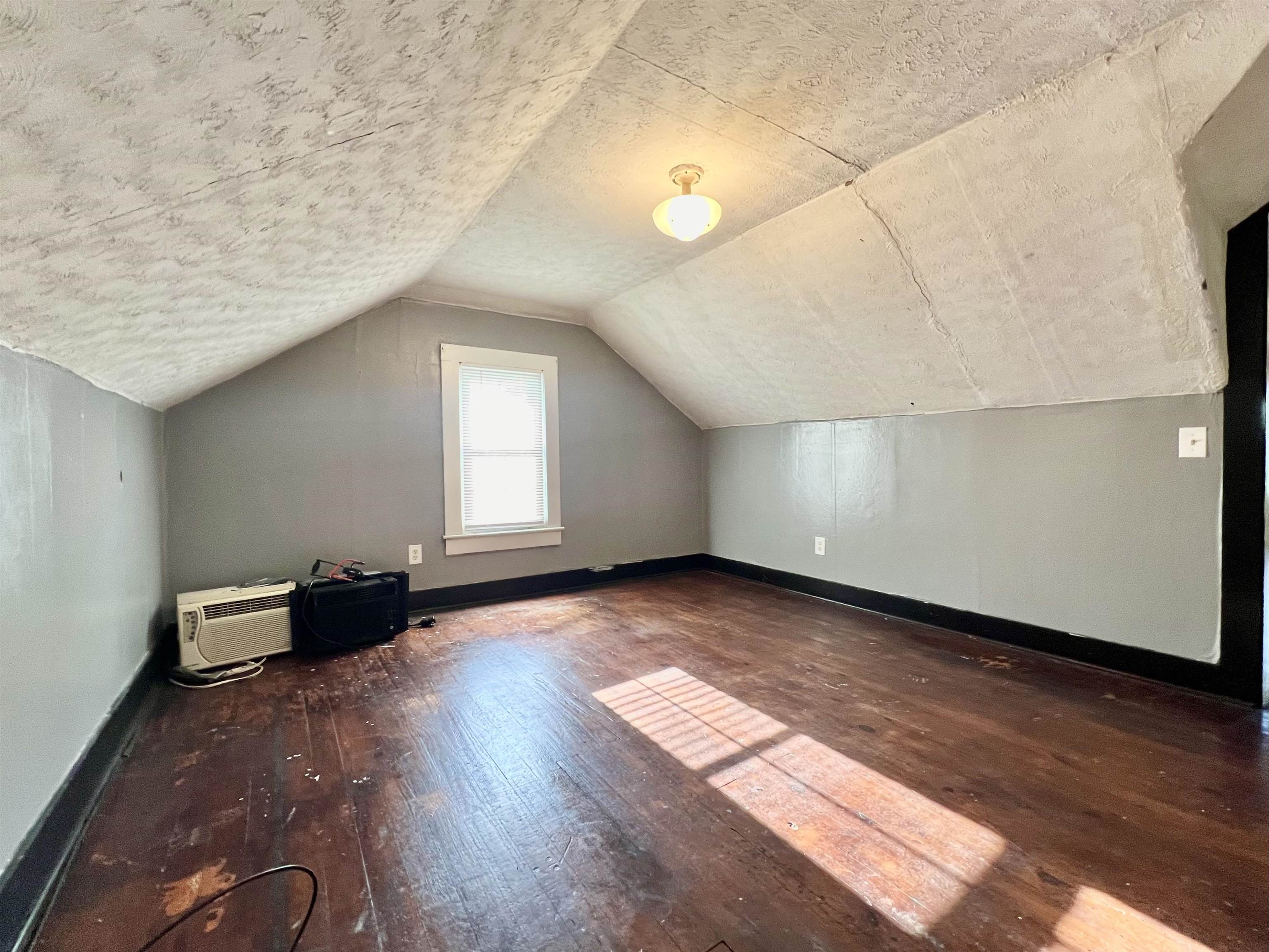 749 Oakwood Dr, Hartford, Kentucky 42347, 4 Bedrooms Bedrooms, ,1 BathroomBathrooms,Single Family Residence,For Sale,Oakwood Dr,90559