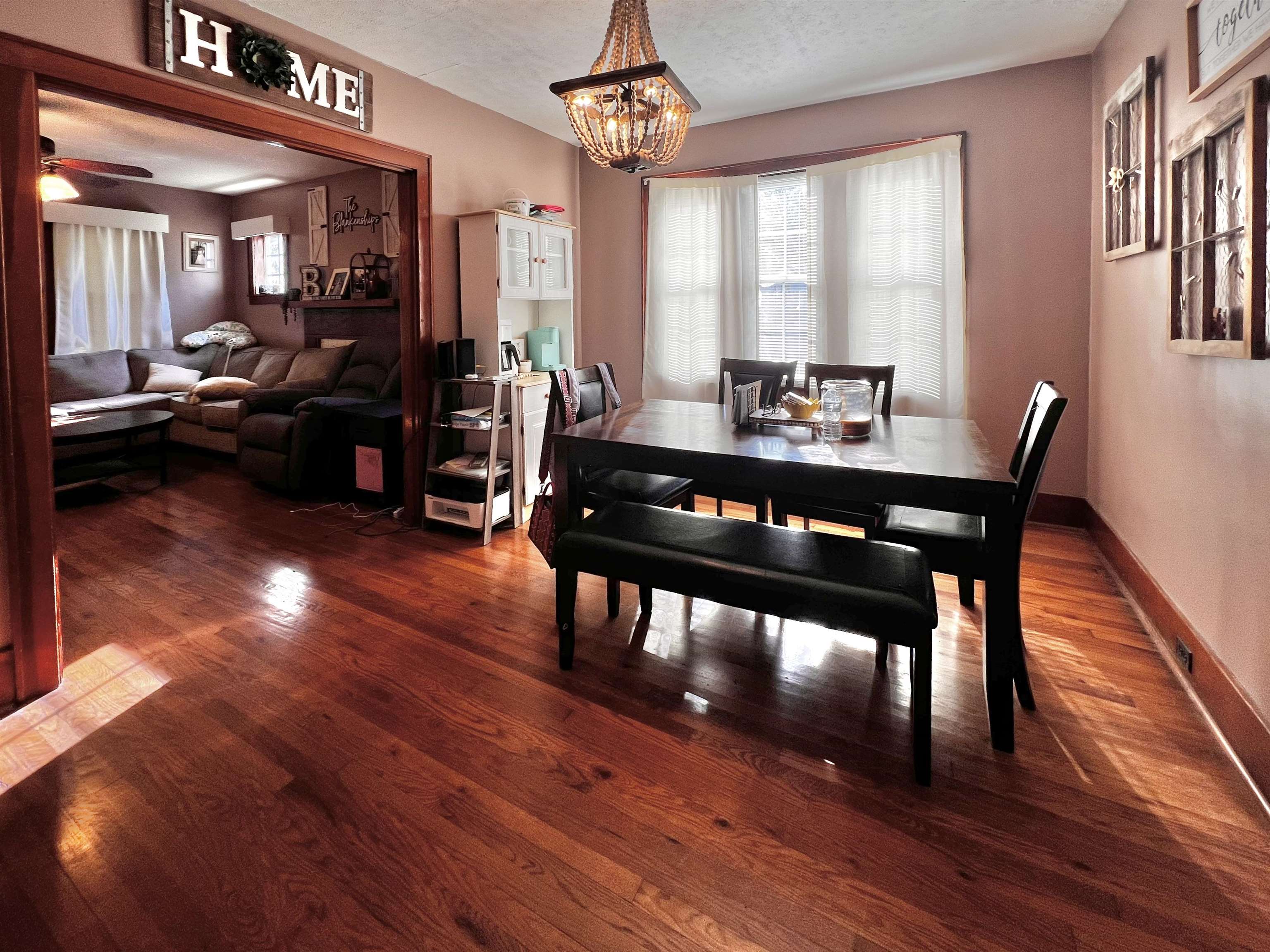 749 Oakwood Dr, Hartford, Kentucky 42347, 4 Bedrooms Bedrooms, ,1 BathroomBathrooms,Single Family Residence,For Sale,Oakwood Dr,90559