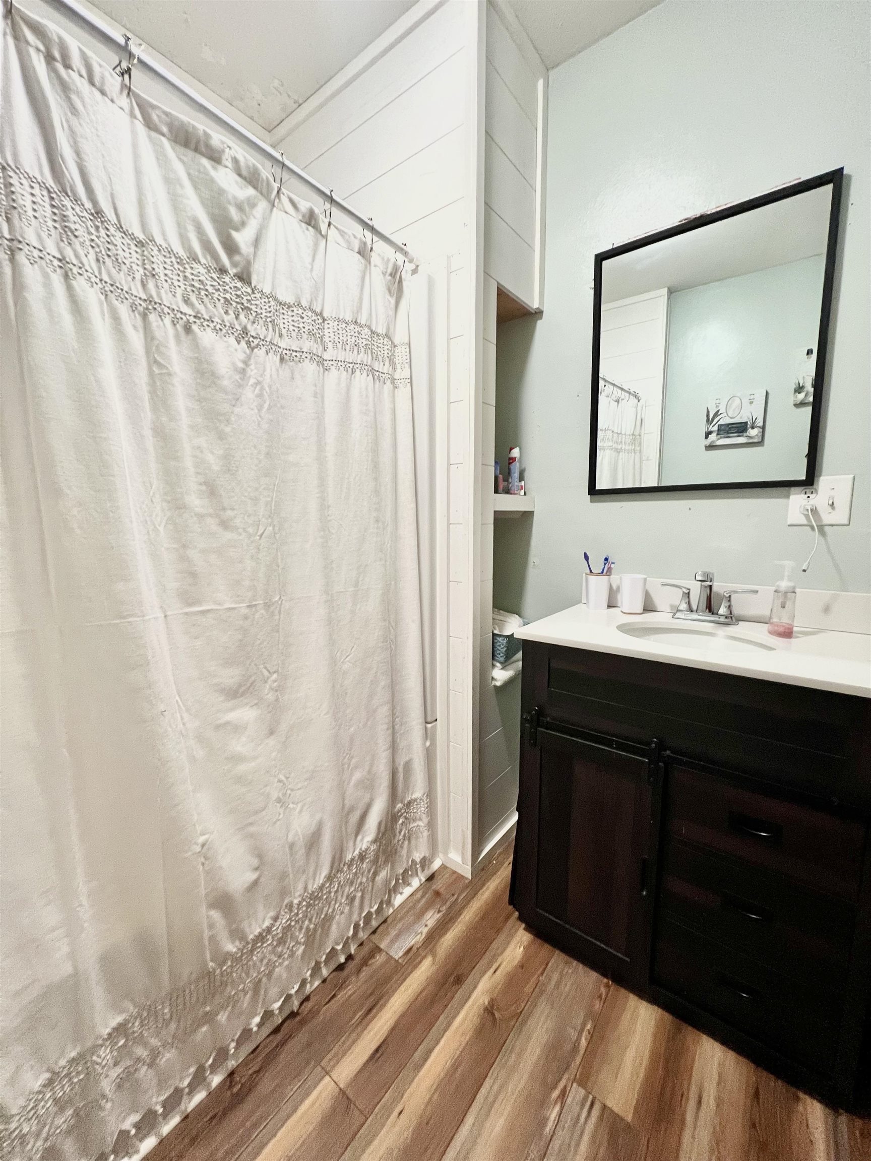 749 Oakwood Dr, Hartford, Kentucky 42347, 4 Bedrooms Bedrooms, ,1 BathroomBathrooms,Single Family Residence,For Sale,Oakwood Dr,90559