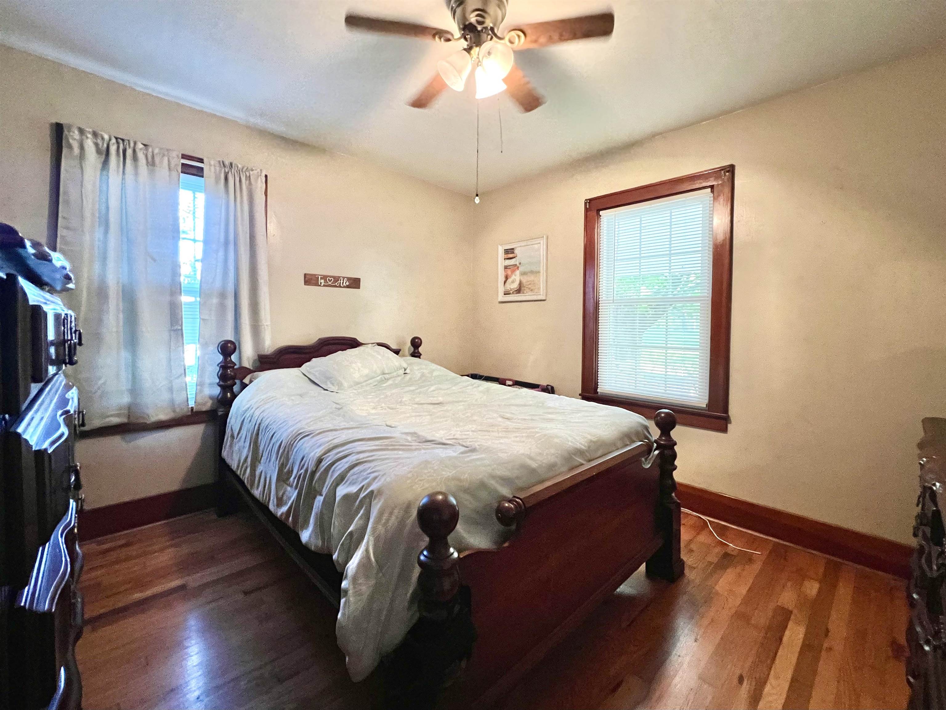 749 Oakwood Dr, Hartford, Kentucky 42347, 4 Bedrooms Bedrooms, ,1 BathroomBathrooms,Single Family Residence,For Sale,Oakwood Dr,90559
