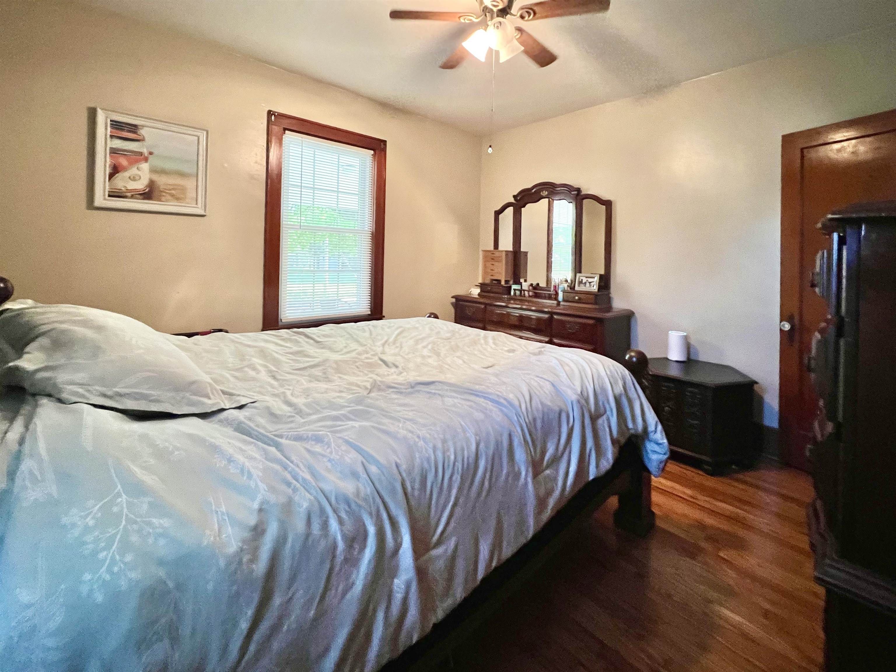 749 Oakwood Dr, Hartford, Kentucky 42347, 4 Bedrooms Bedrooms, ,1 BathroomBathrooms,Single Family Residence,For Sale,Oakwood Dr,90559