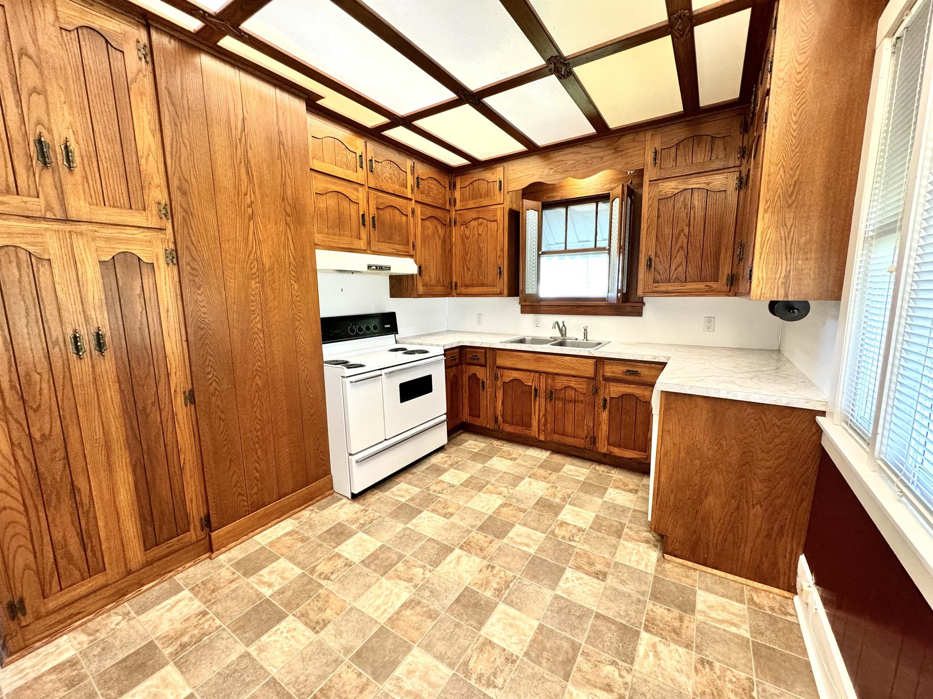 350 5th St, Calhoun, Kentucky 42327, 2 Bedrooms Bedrooms, ,2 BathroomsBathrooms,Single Family Residence,For Sale,5th St,90561