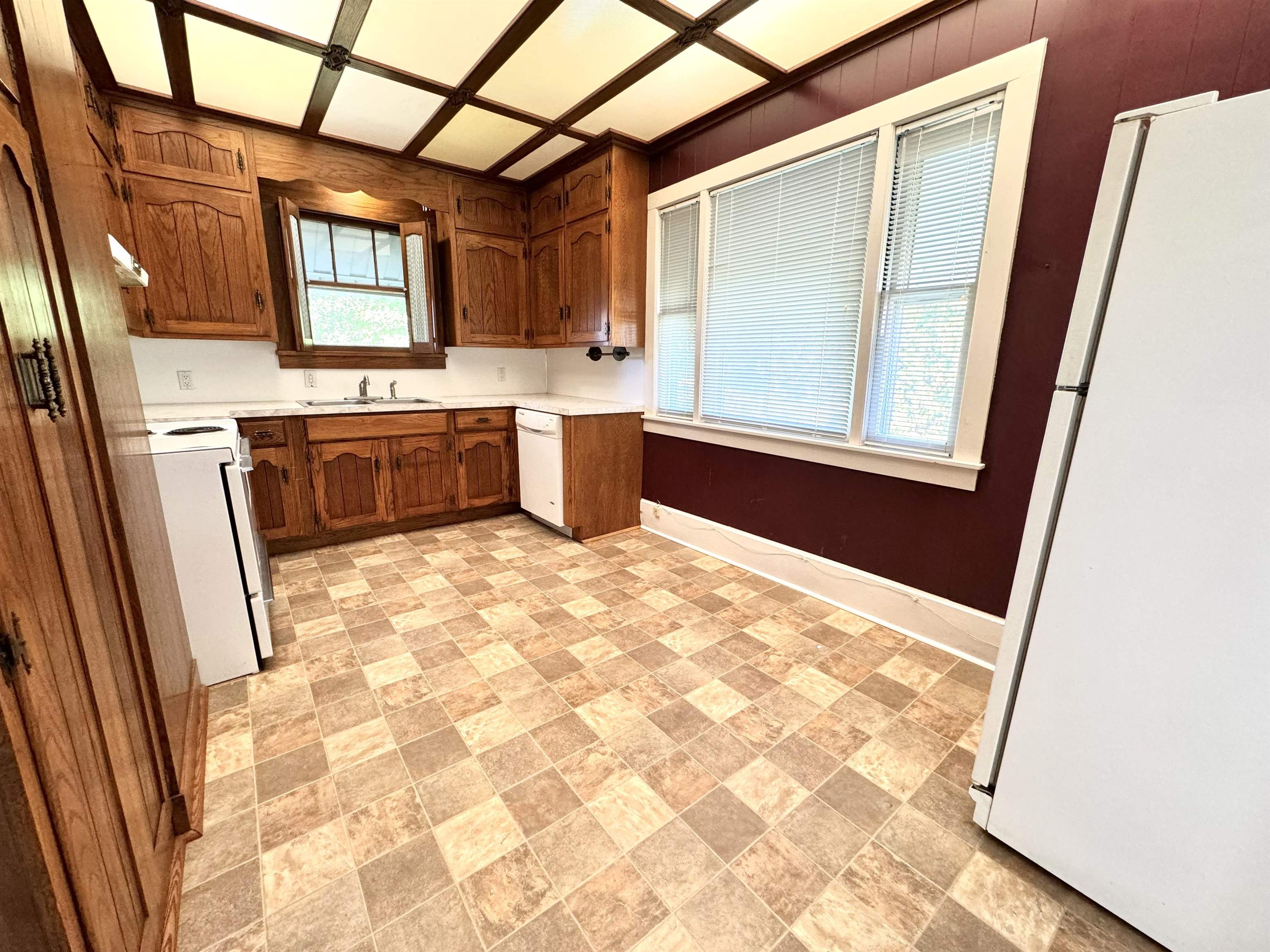 350 5th St, Calhoun, Kentucky 42327, 2 Bedrooms Bedrooms, ,2 BathroomsBathrooms,Single Family Residence,For Sale,5th St,90561