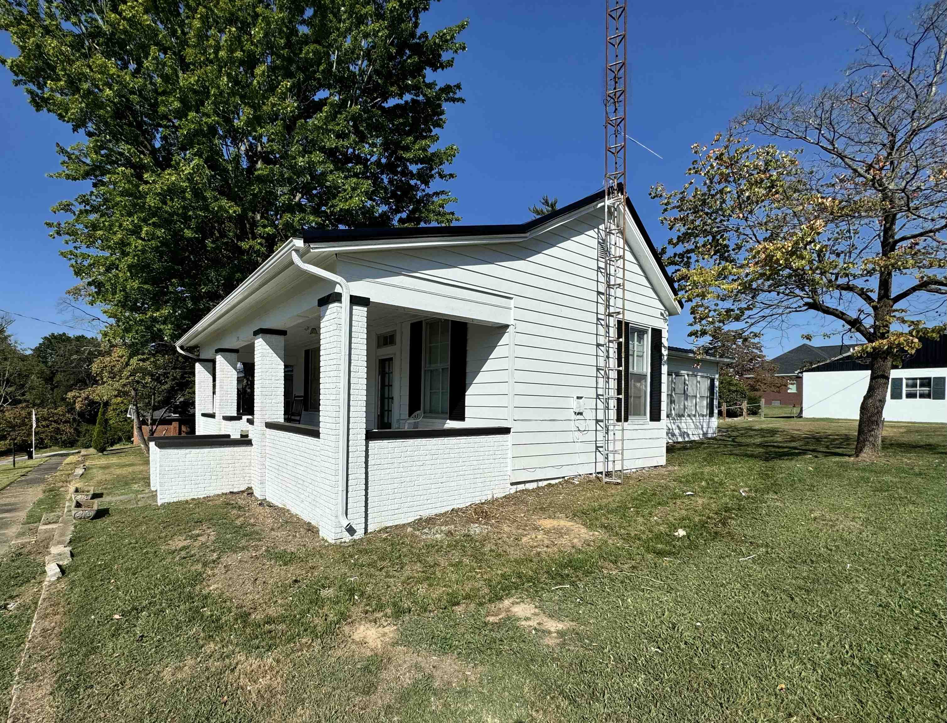 350 5th St, Calhoun, Kentucky 42327, 2 Bedrooms Bedrooms, ,2 BathroomsBathrooms,Single Family Residence,For Sale,5th St,90561