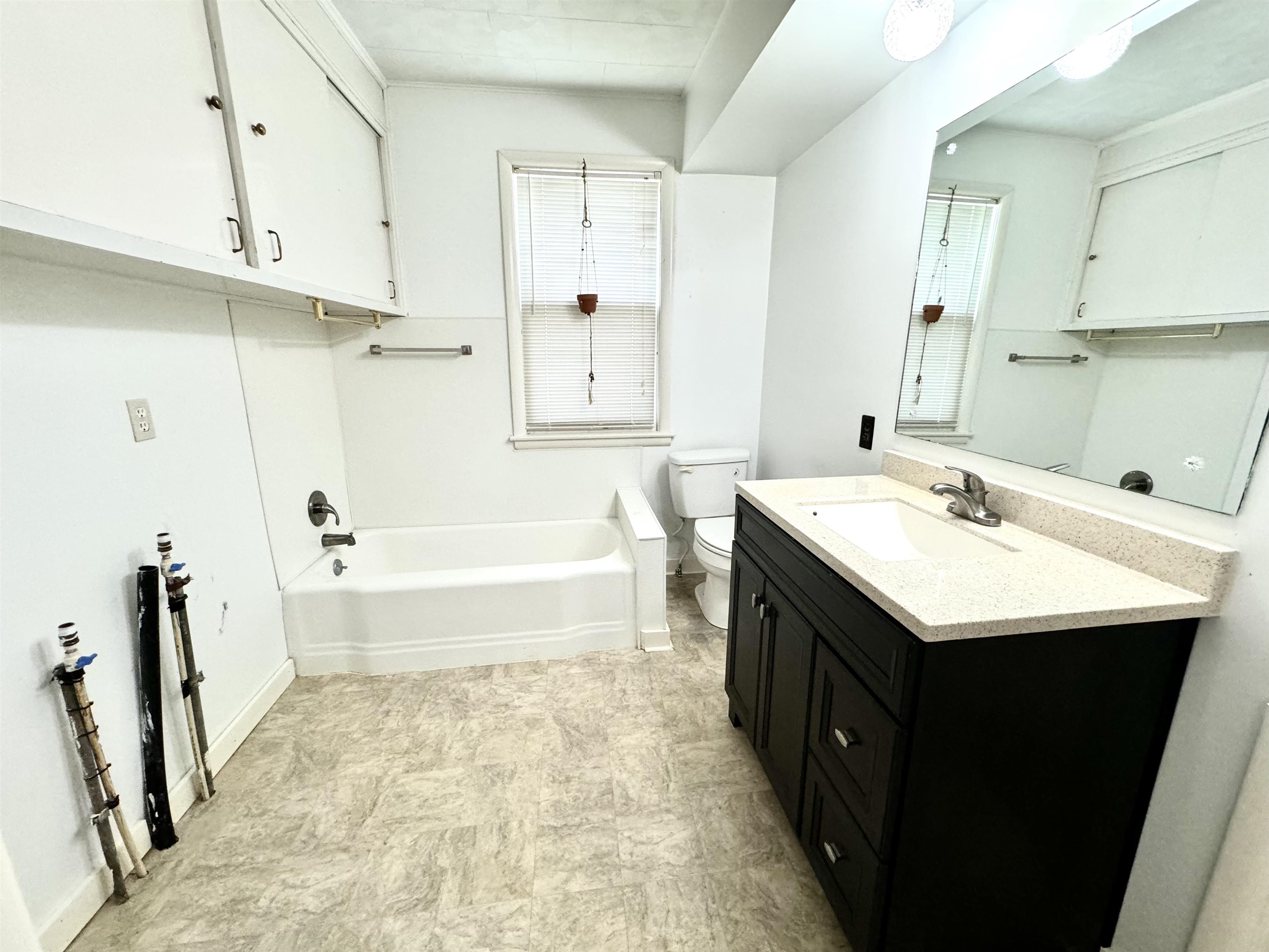 350 5th St, Calhoun, Kentucky 42327, 2 Bedrooms Bedrooms, ,2 BathroomsBathrooms,Single Family Residence,For Sale,5th St,90561