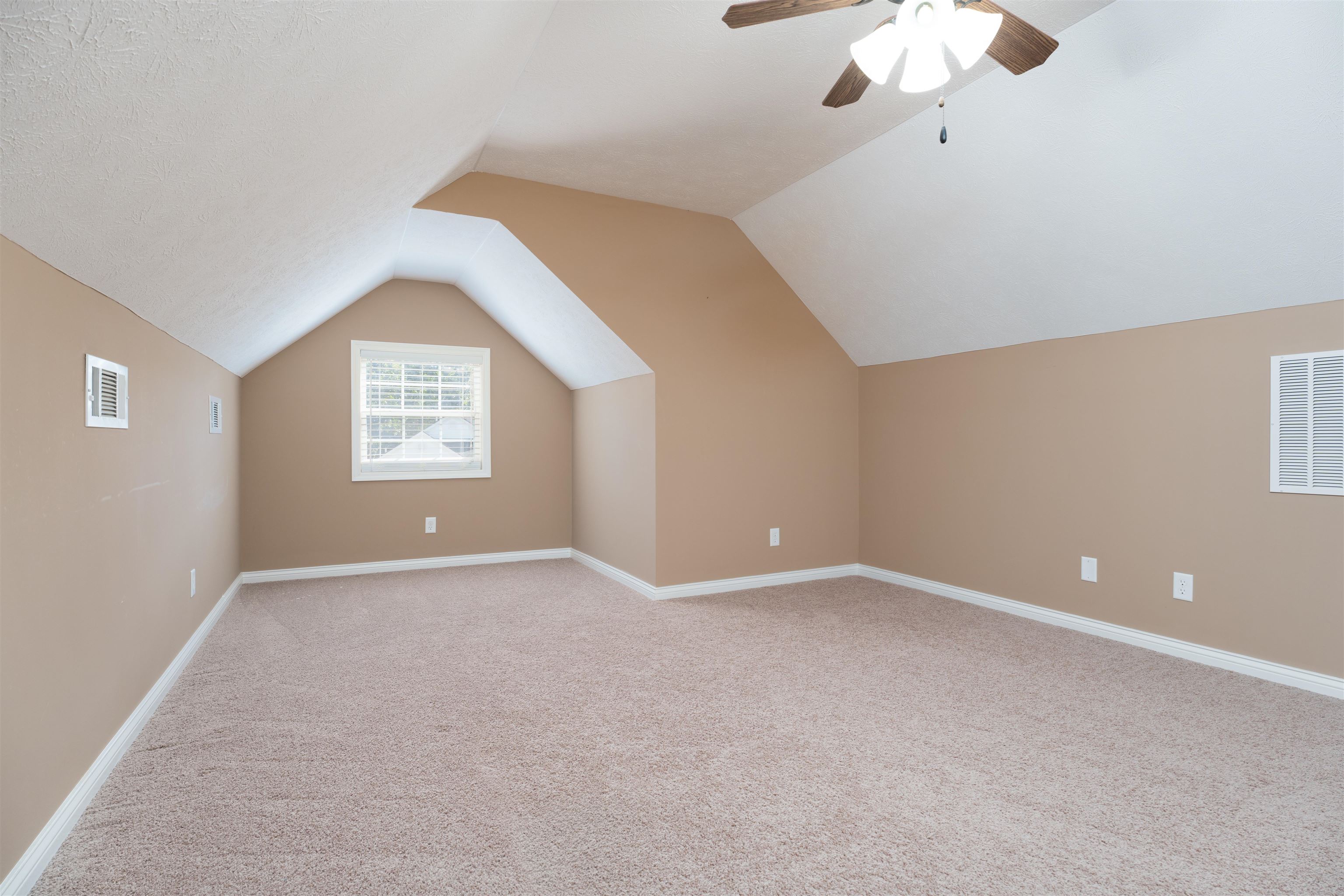 2920 Trails Way, Owensboro, Kentucky 42303, 3 Bedrooms Bedrooms, ,2 BathroomsBathrooms,Single Family Residence,For Sale,Trails Way,90569