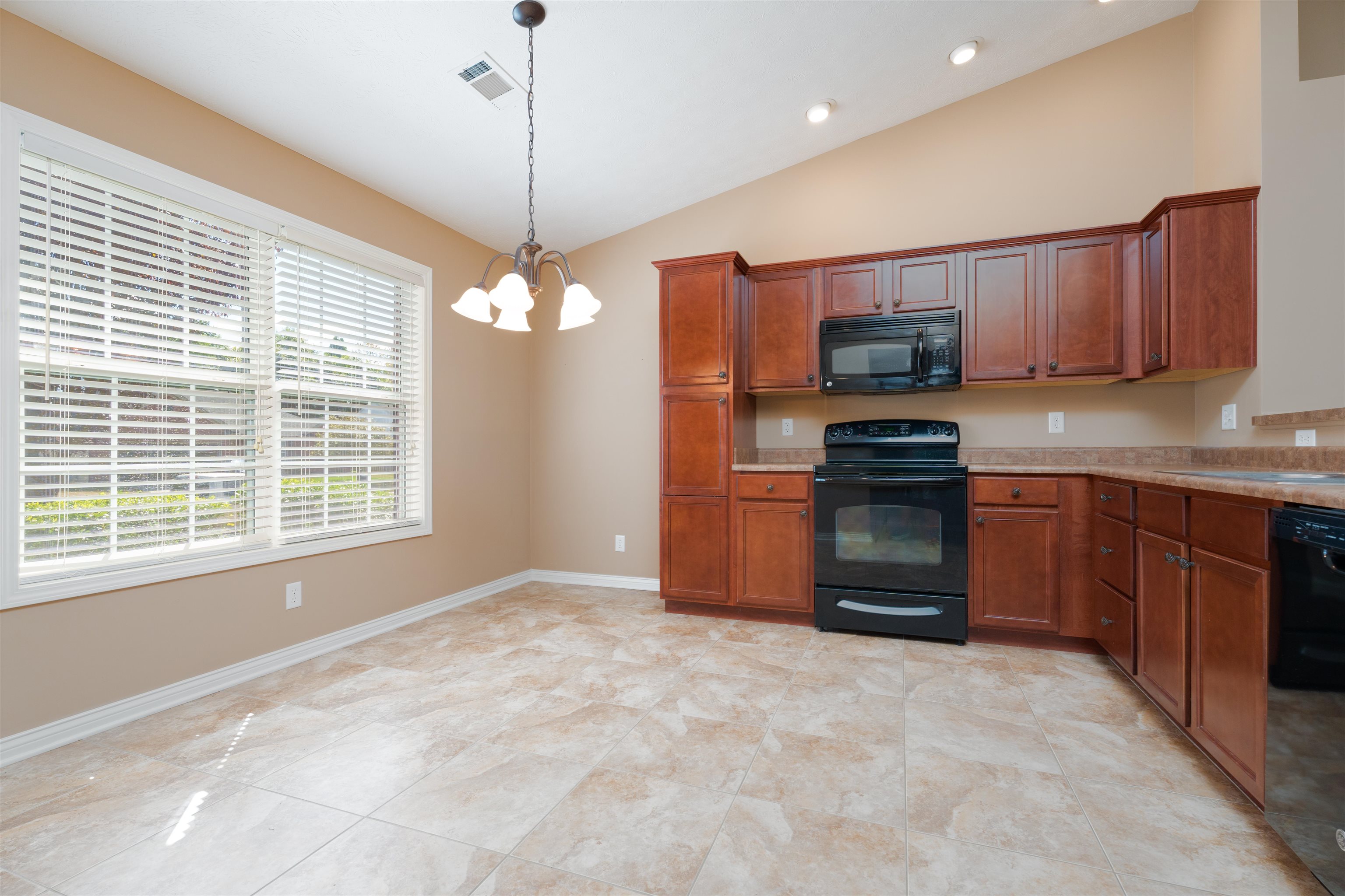 2920 Trails Way, Owensboro, Kentucky 42303, 3 Bedrooms Bedrooms, ,2 BathroomsBathrooms,Single Family Residence,For Sale,Trails Way,90569