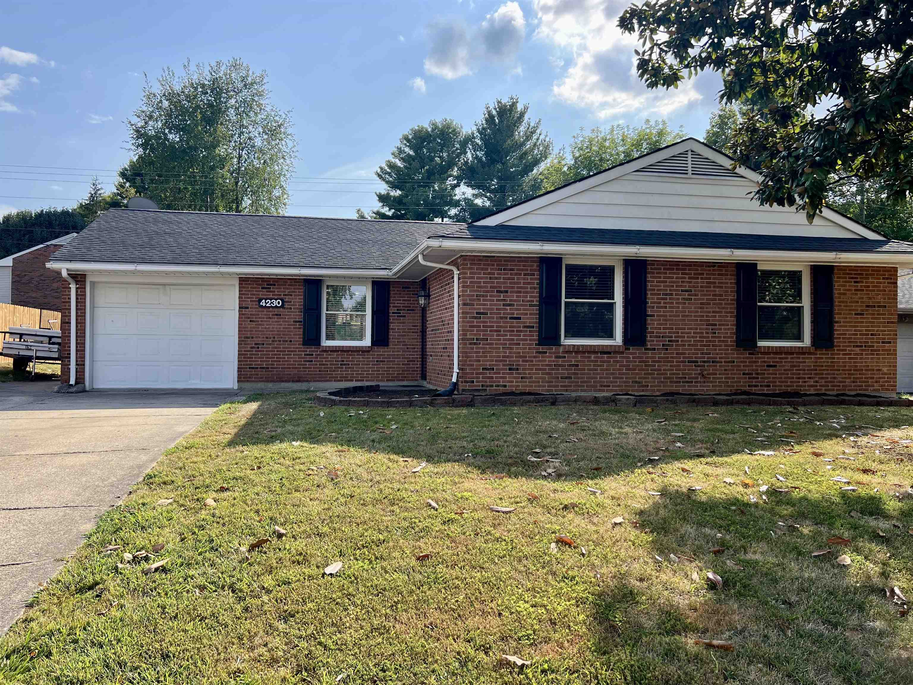 4230 Yewells Landing W, Owensboro, Kentucky 42303, 3 Bedrooms Bedrooms, ,2 BathroomsBathrooms,Single Family Residence,For Sale,Yewells Landing W,90575