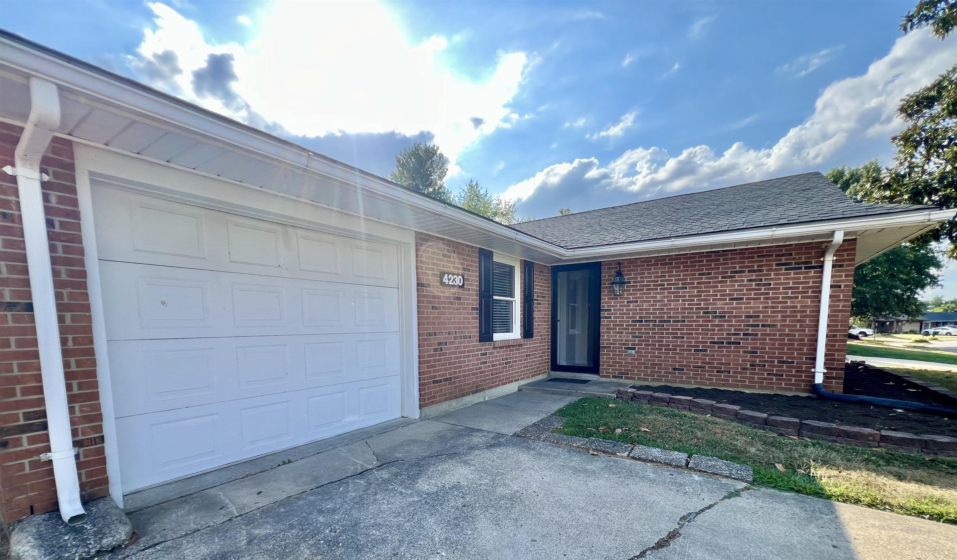 4230 Yewells Landing W, Owensboro, Kentucky 42303, 3 Bedrooms Bedrooms, ,2 BathroomsBathrooms,Single Family Residence,For Sale,Yewells Landing W,90575