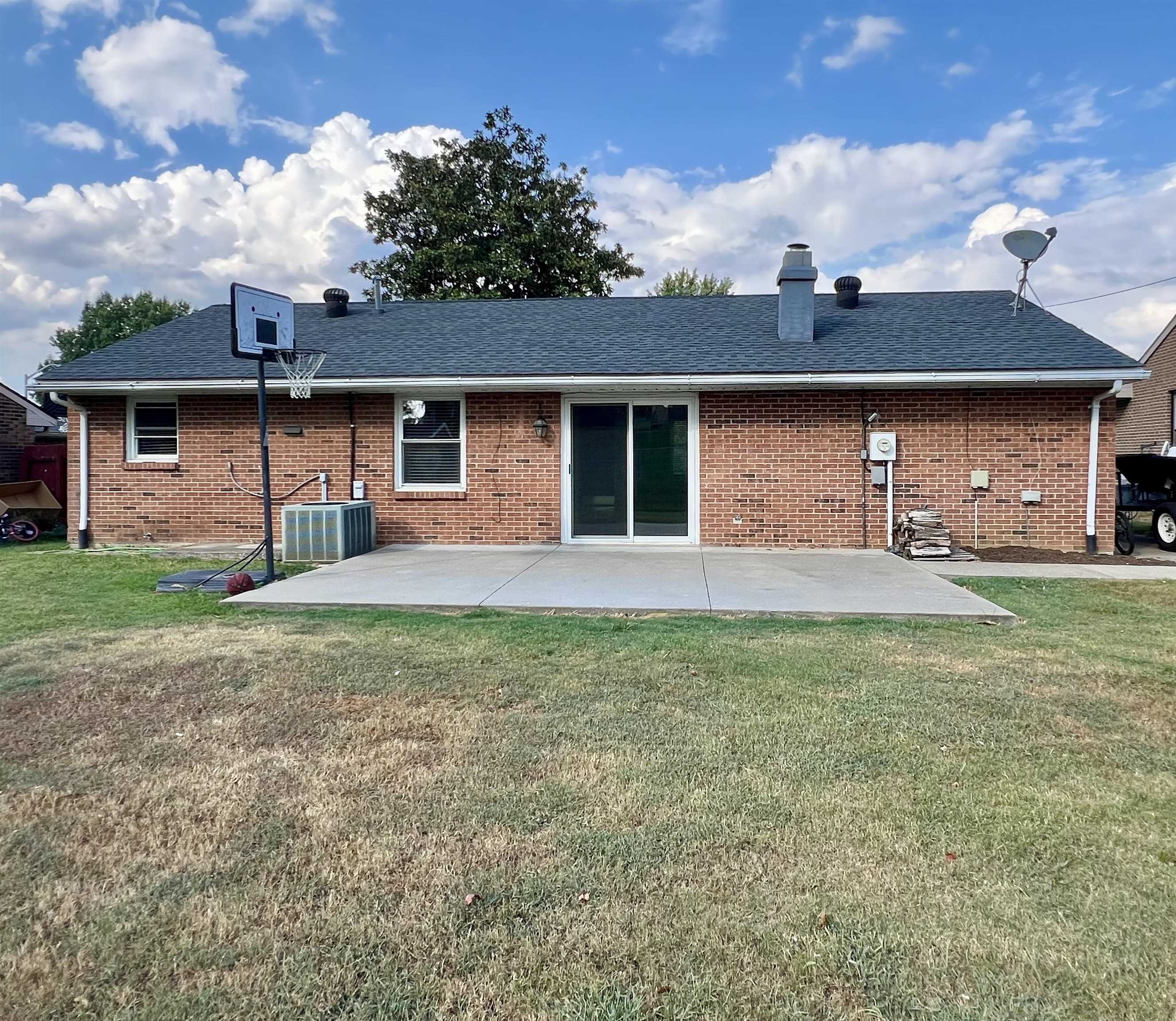 4230 Yewells Landing W, Owensboro, Kentucky 42303, 3 Bedrooms Bedrooms, ,2 BathroomsBathrooms,Single Family Residence,For Sale,Yewells Landing W,90575