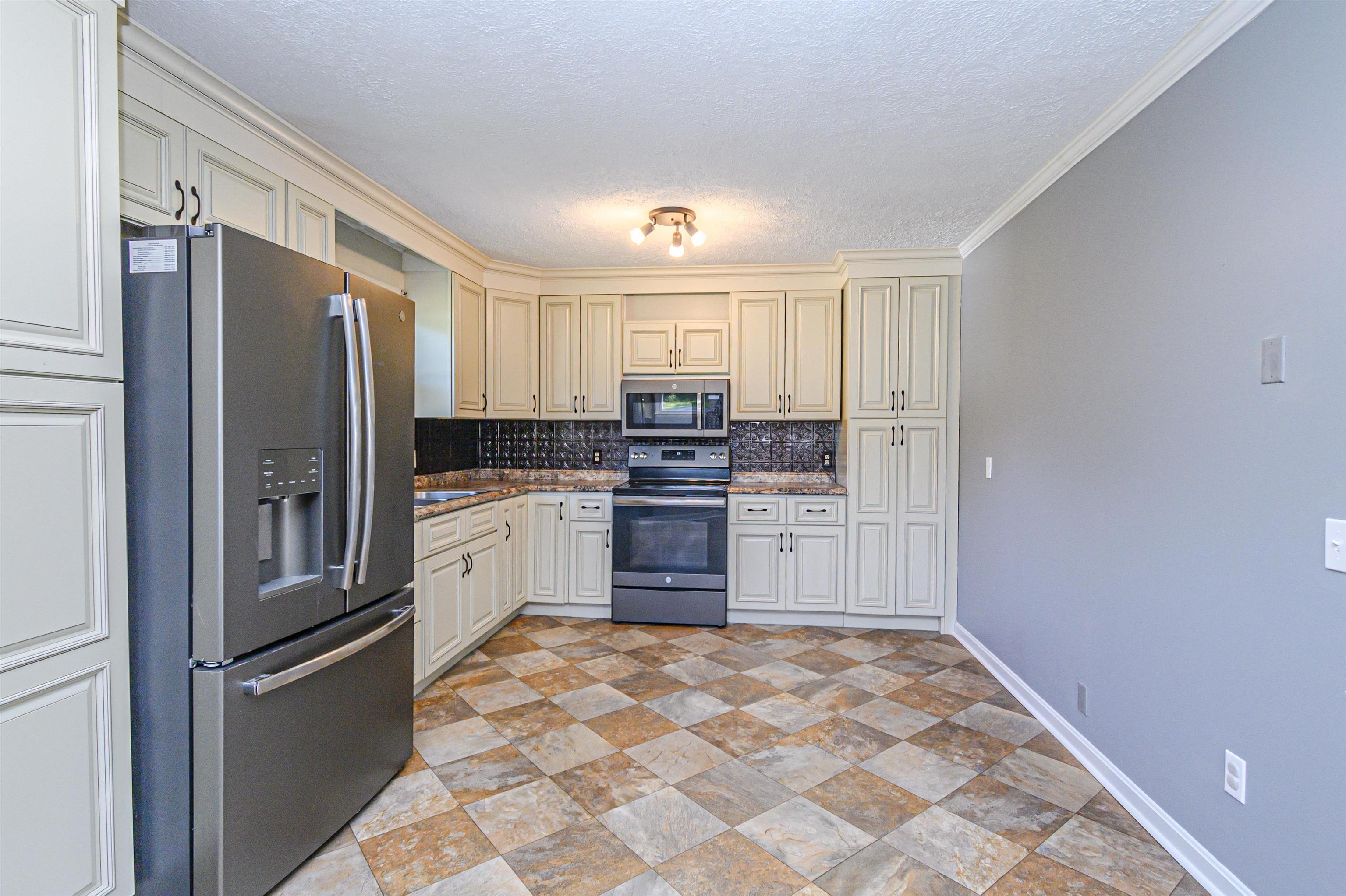291 Whispering Hills Ln, Greenville, Kentucky 42345, 3 Bedrooms Bedrooms, ,3 BathroomsBathrooms,Single Family Residence,For Sale,Whispering Hills Ln,90576