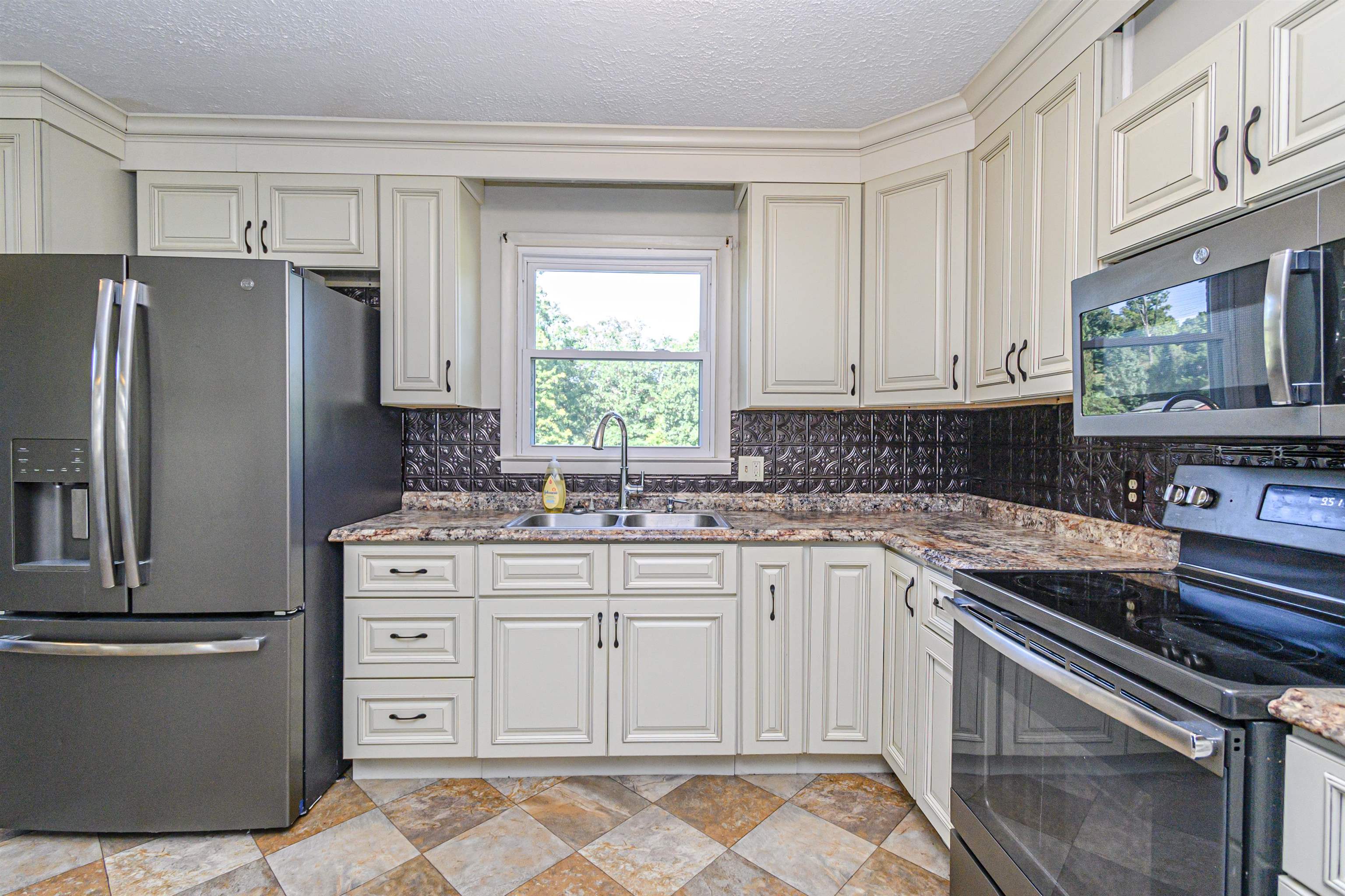291 Whispering Hills Ln, Greenville, Kentucky 42345, 3 Bedrooms Bedrooms, ,3 BathroomsBathrooms,Single Family Residence,For Sale,Whispering Hills Ln,90576