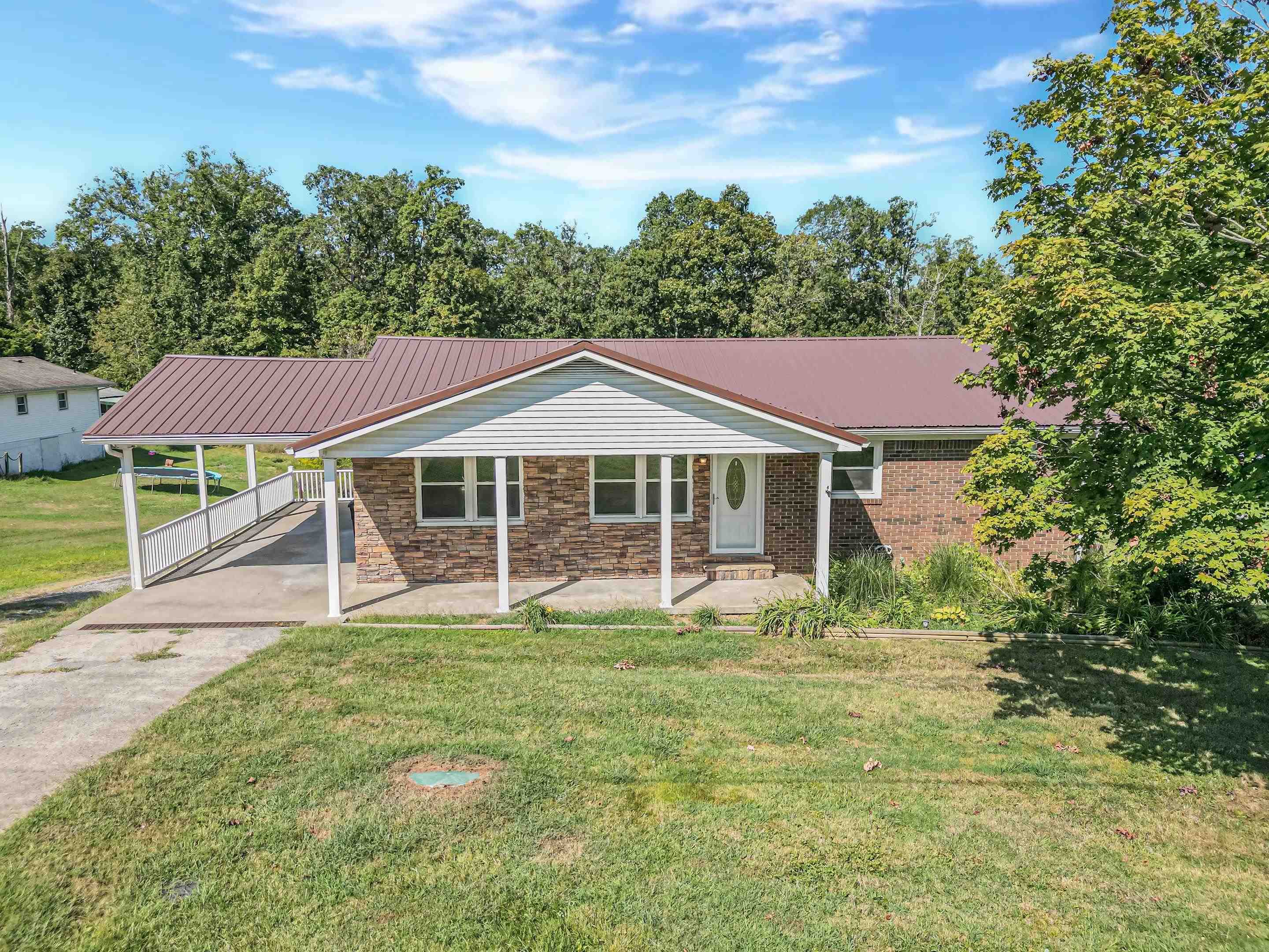 291 Whispering Hills Ln, Greenville, Kentucky 42345, 3 Bedrooms Bedrooms, ,3 BathroomsBathrooms,Single Family Residence,For Sale,Whispering Hills Ln,90576