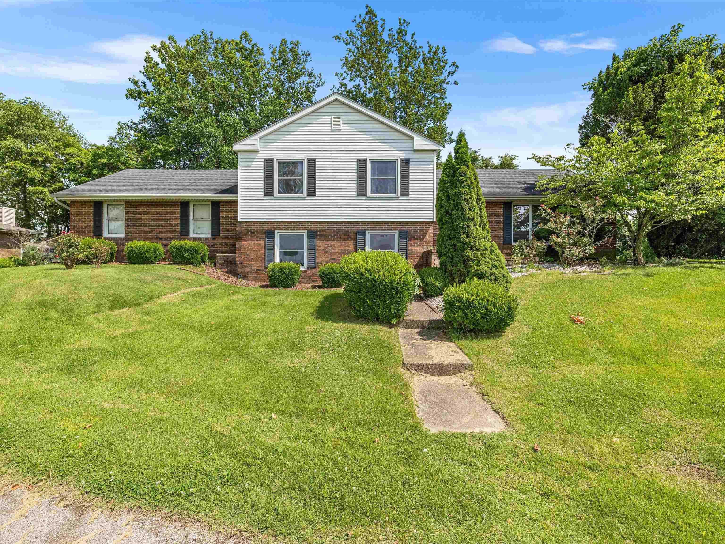 2038 Old Corydon Rd, Henderson, Kentucky 42420, 3 Bedrooms Bedrooms, ,2 BathroomsBathrooms,Single Family Residence,For Sale,Old Corydon Rd,90579