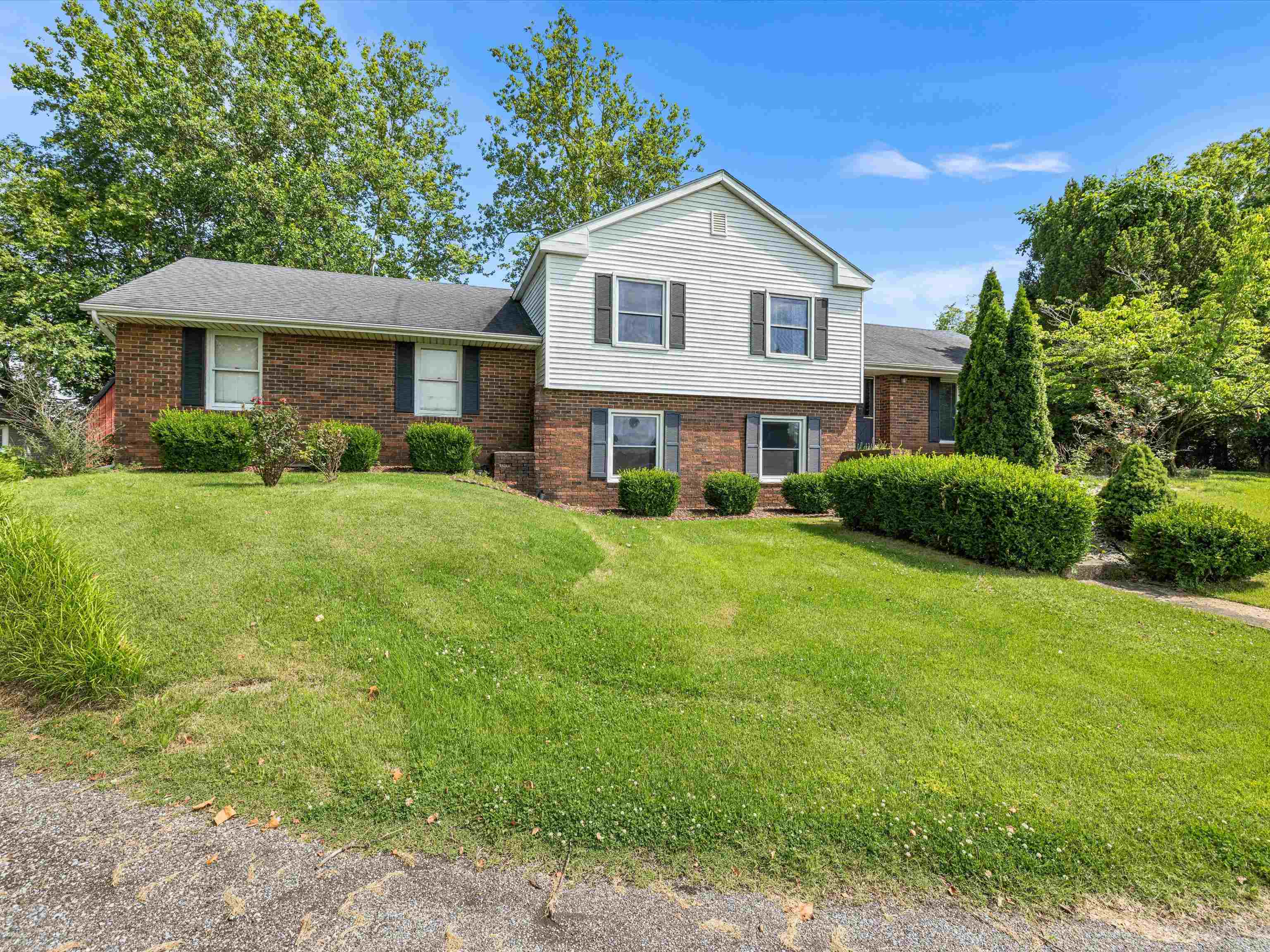 2038 Old Corydon Rd, Henderson, Kentucky 42420, 3 Bedrooms Bedrooms, ,2 BathroomsBathrooms,Single Family Residence,For Sale,Old Corydon Rd,90579