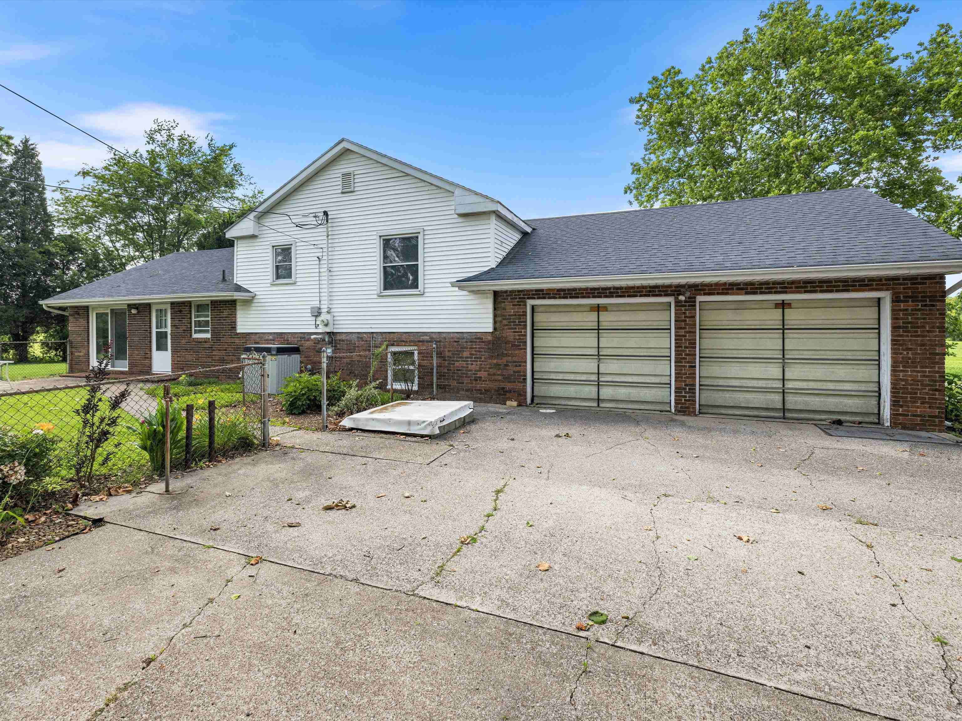 2038 Old Corydon Rd, Henderson, Kentucky 42420, 3 Bedrooms Bedrooms, ,2 BathroomsBathrooms,Single Family Residence,For Sale,Old Corydon Rd,90579