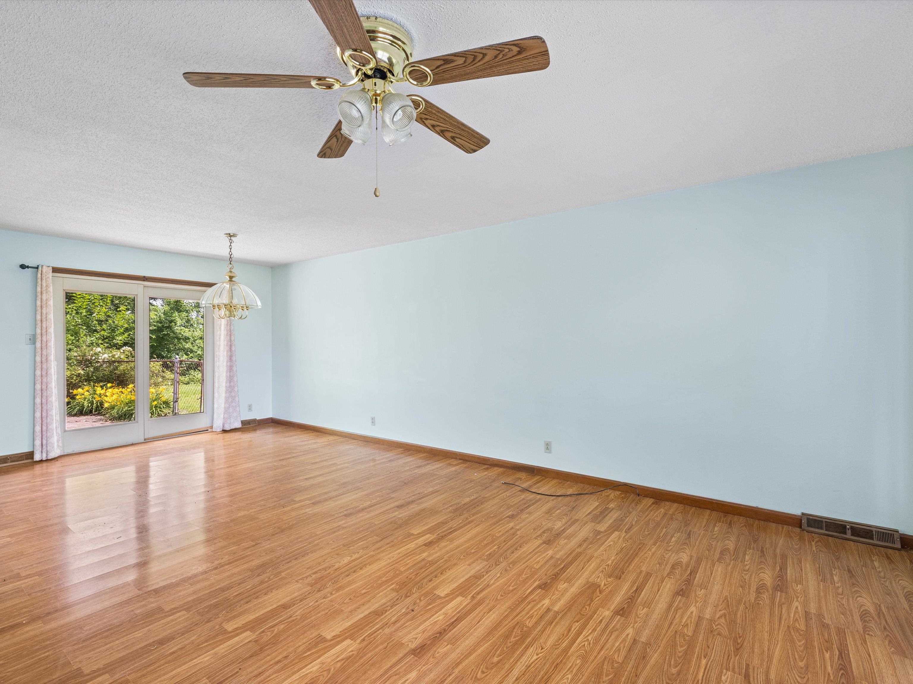 2038 Old Corydon Rd, Henderson, Kentucky 42420, 3 Bedrooms Bedrooms, ,2 BathroomsBathrooms,Single Family Residence,For Sale,Old Corydon Rd,90579