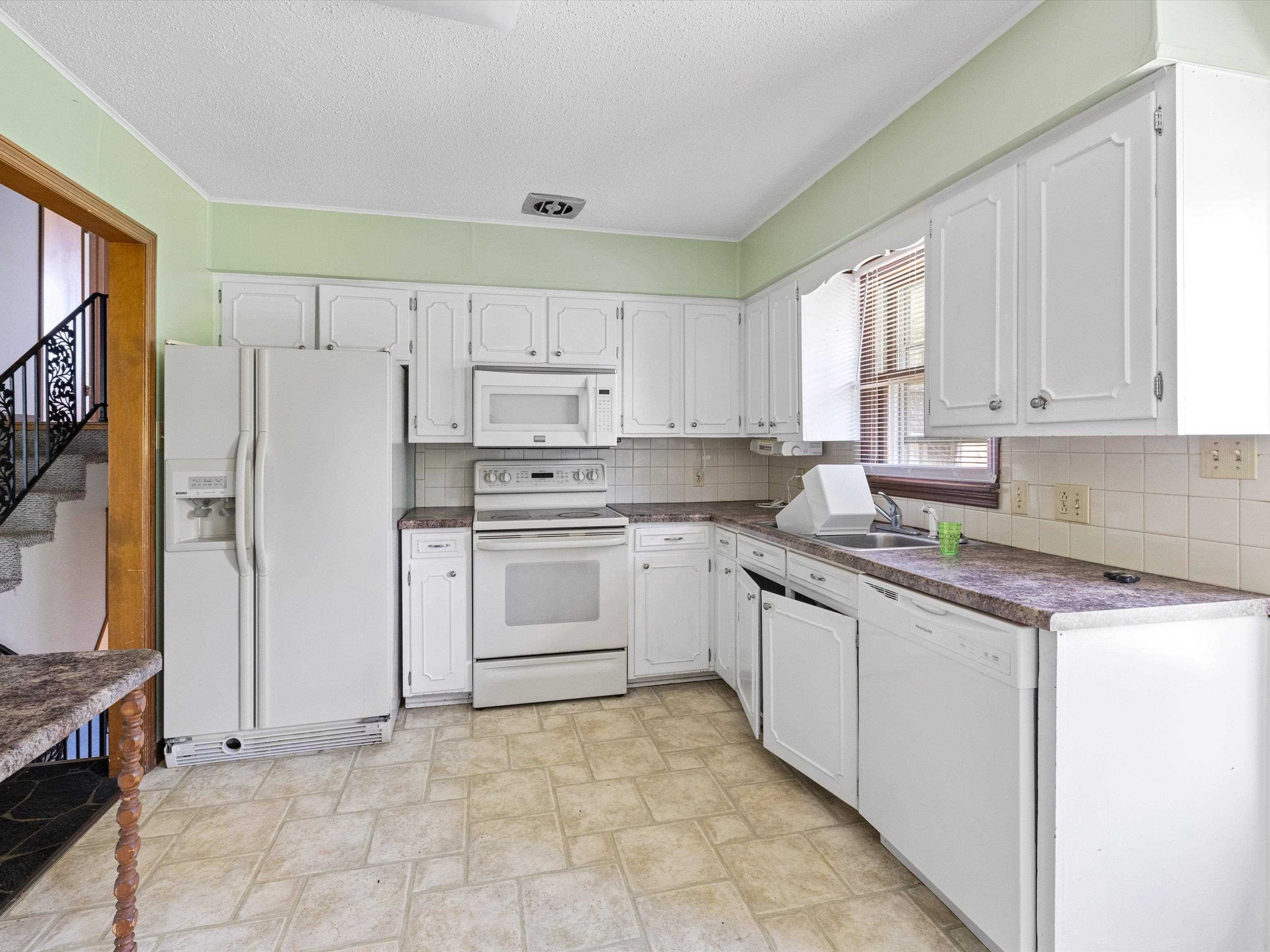 2038 Old Corydon Rd, Henderson, Kentucky 42420, 3 Bedrooms Bedrooms, ,2 BathroomsBathrooms,Single Family Residence,For Sale,Old Corydon Rd,90579