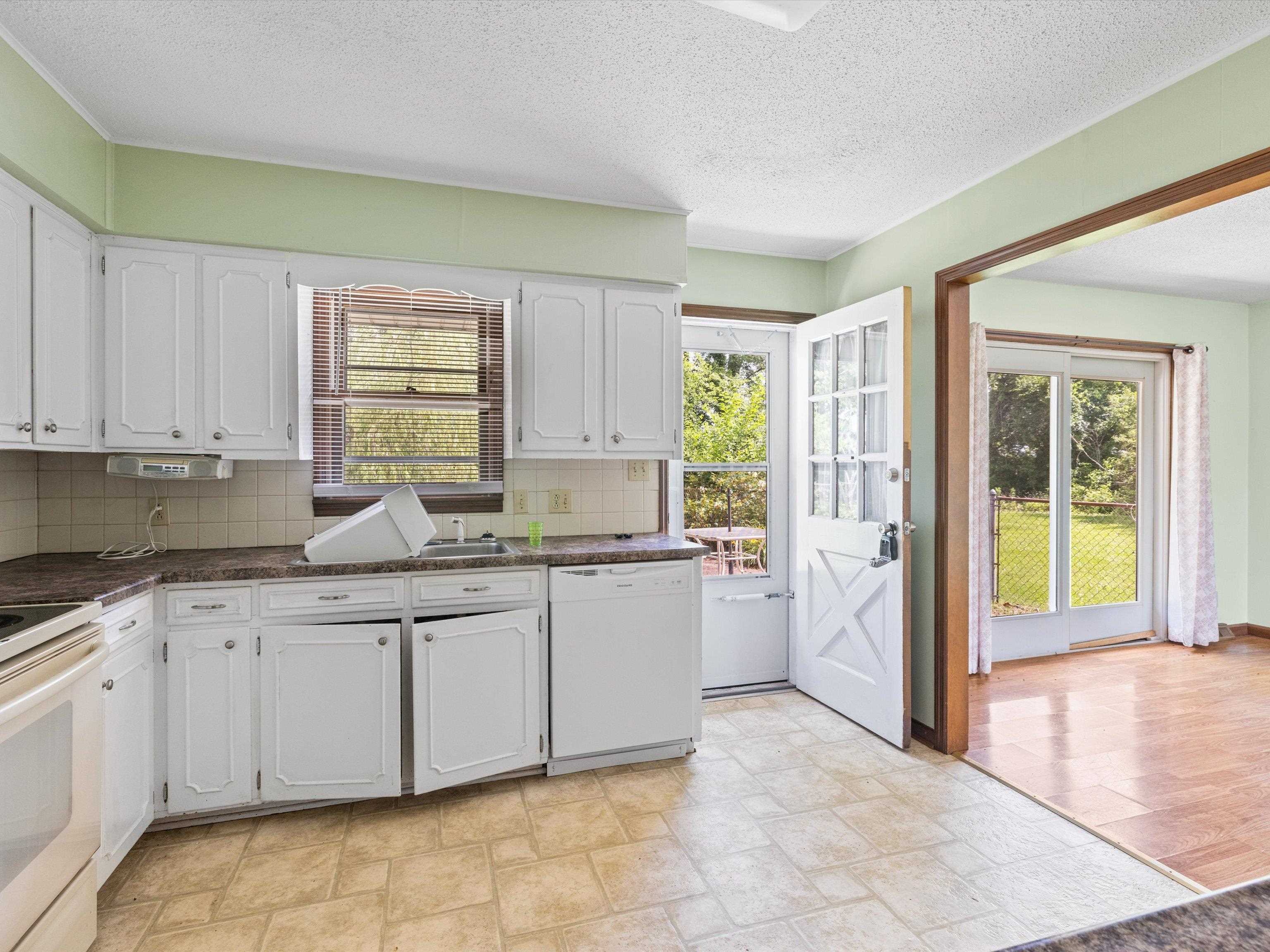 2038 Old Corydon Rd, Henderson, Kentucky 42420, 3 Bedrooms Bedrooms, ,2 BathroomsBathrooms,Single Family Residence,For Sale,Old Corydon Rd,90579