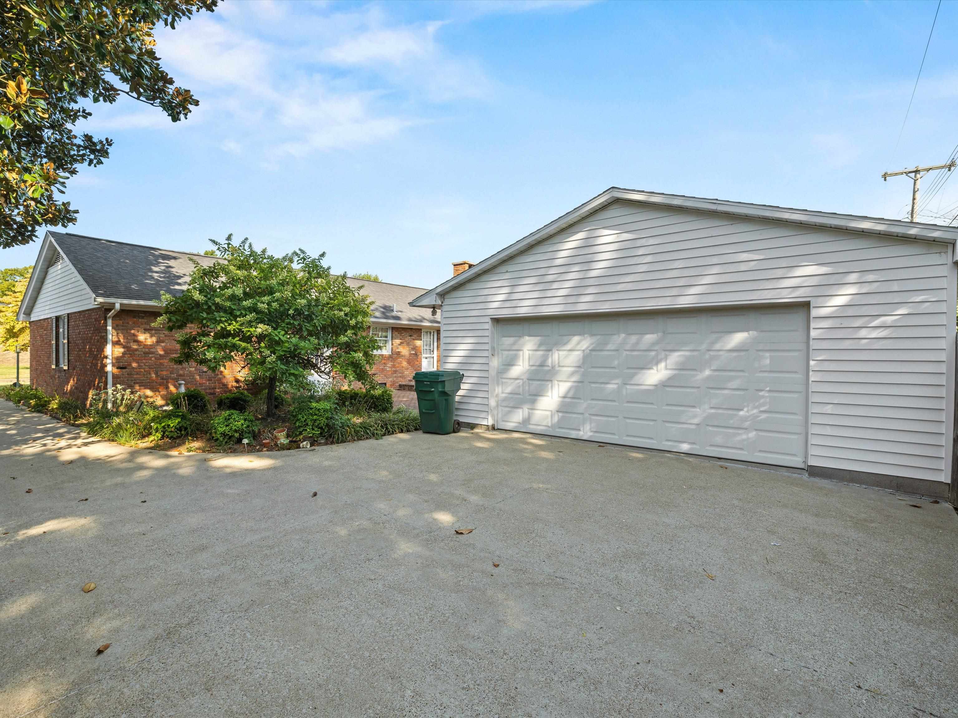 2439 Spencer Drive, Owensboro, Kentucky 42301, 3 Bedrooms Bedrooms, ,2 BathroomsBathrooms,Single Family Residence,For Sale,Spencer Drive,90582